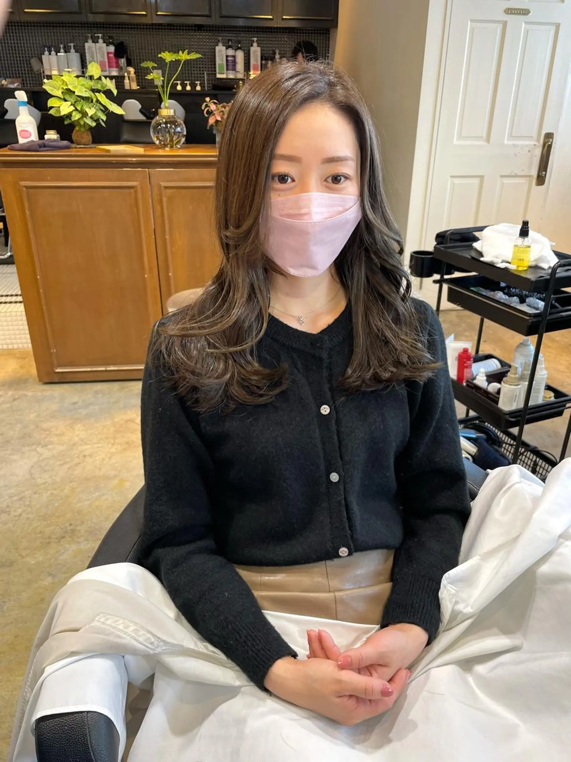 セミロング カラー アッシュ アッシュグレー アッシュグレージュ グレージュ カット ヘアカラー トリートメント MIOベージュカラー 柔らかいカラーのヘアスタイル