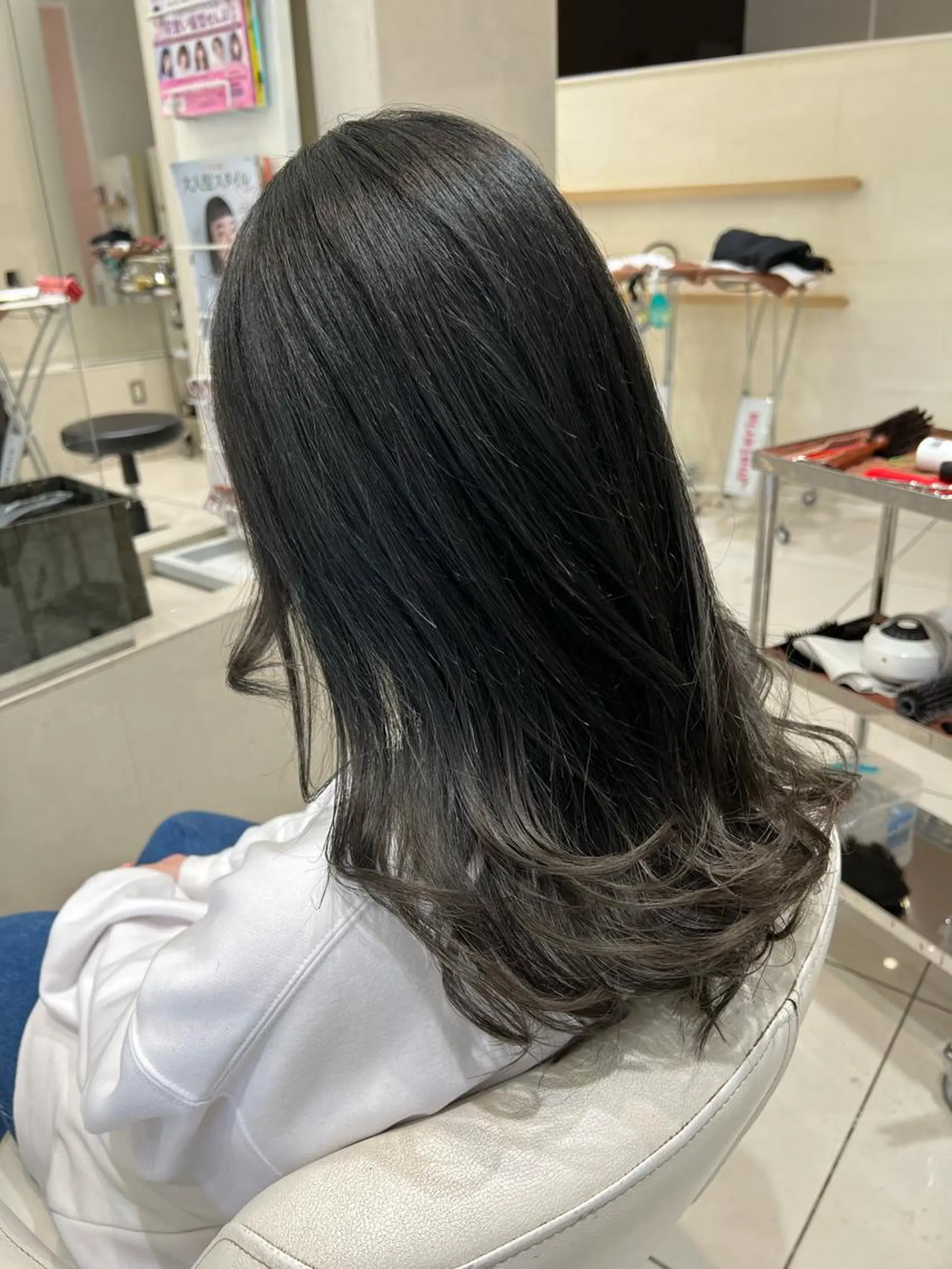 ロング カット ヘアカラー トリートメント ☃️顔周りレイヤー グレージュSHUTOのヘアスタイル