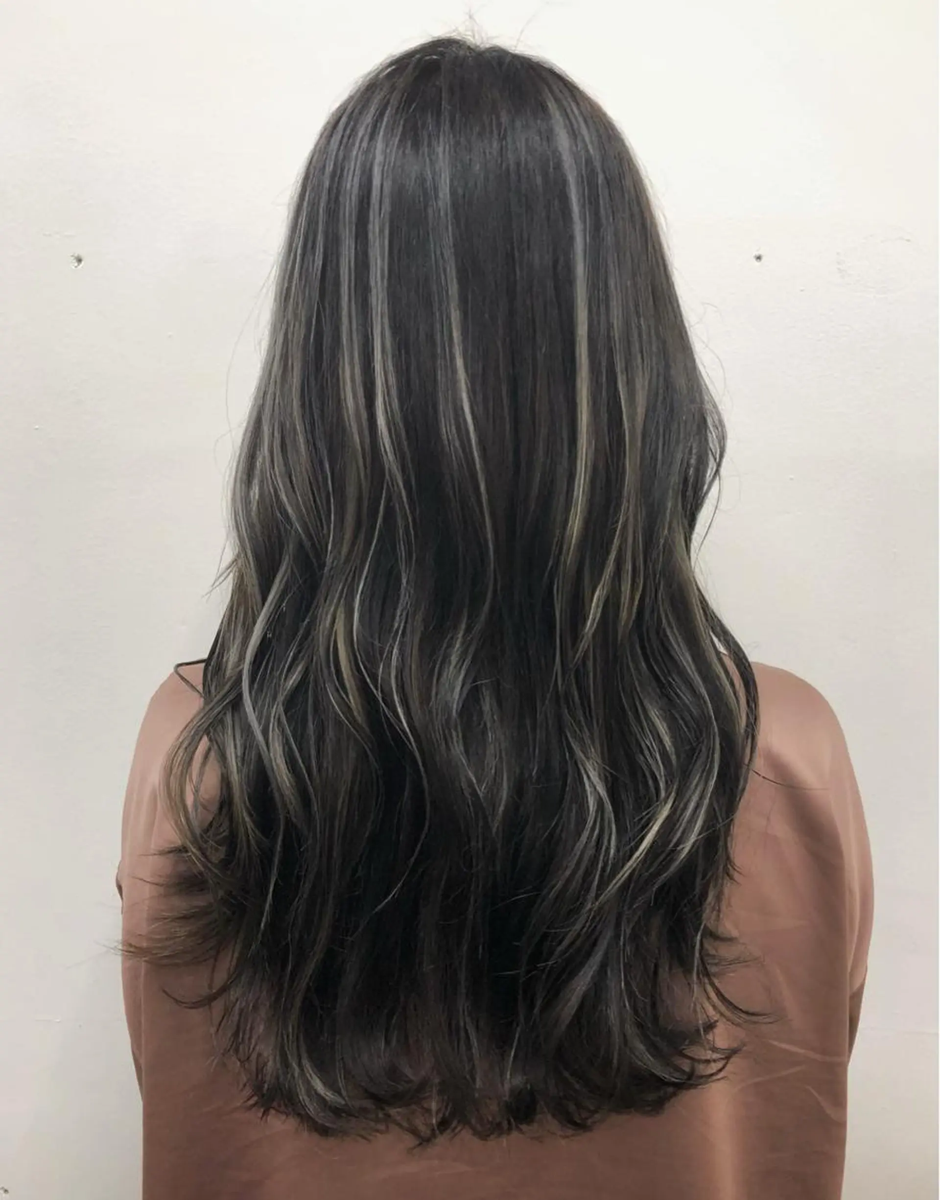 セミロング ヘアカラー トリートメント ✨艶感/透け感✨Sherry所属・艶髪/ハイトーン Sherryのヘアスタイル