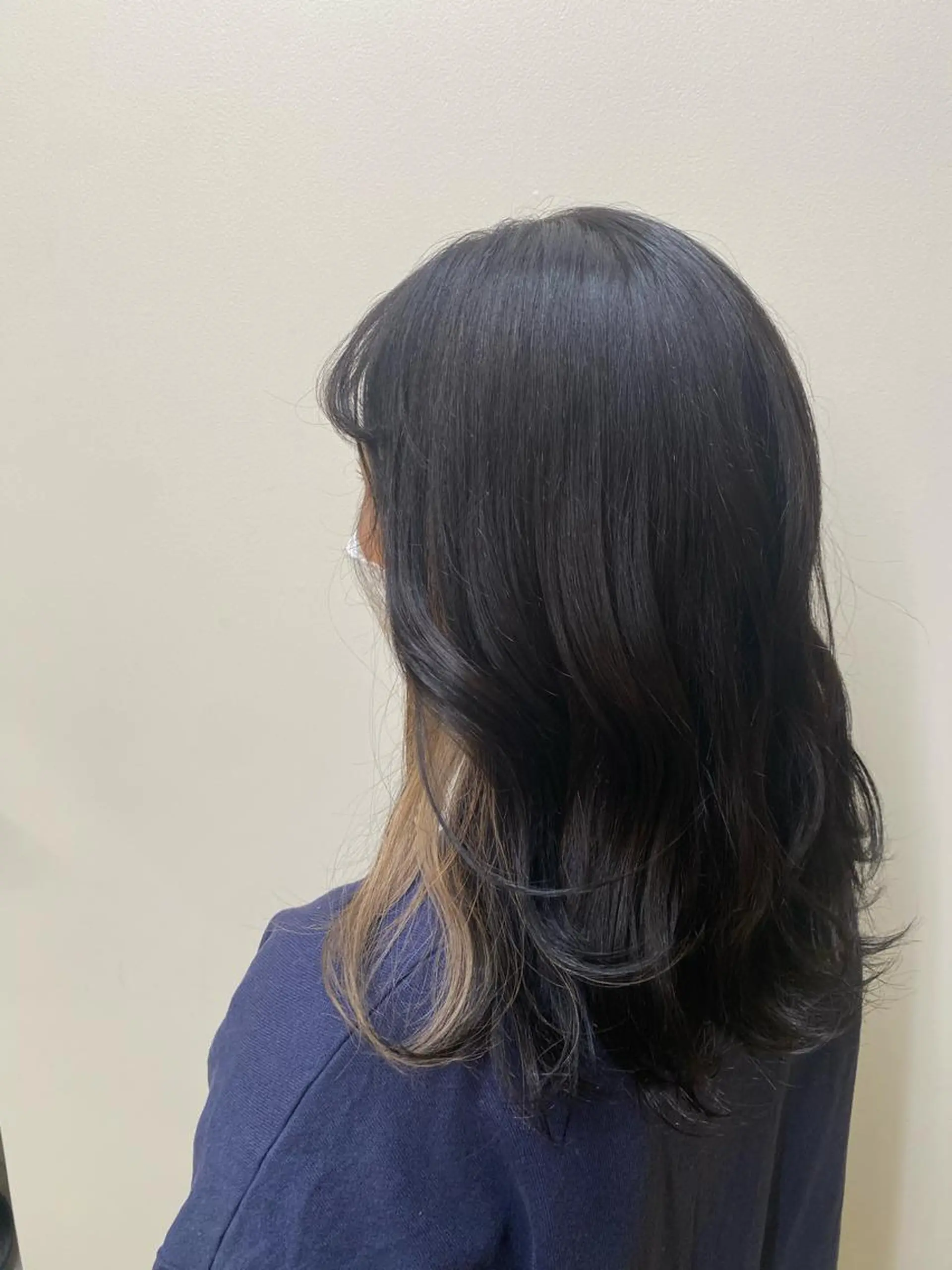 カラー 勝海 絢音のヘアスタイル