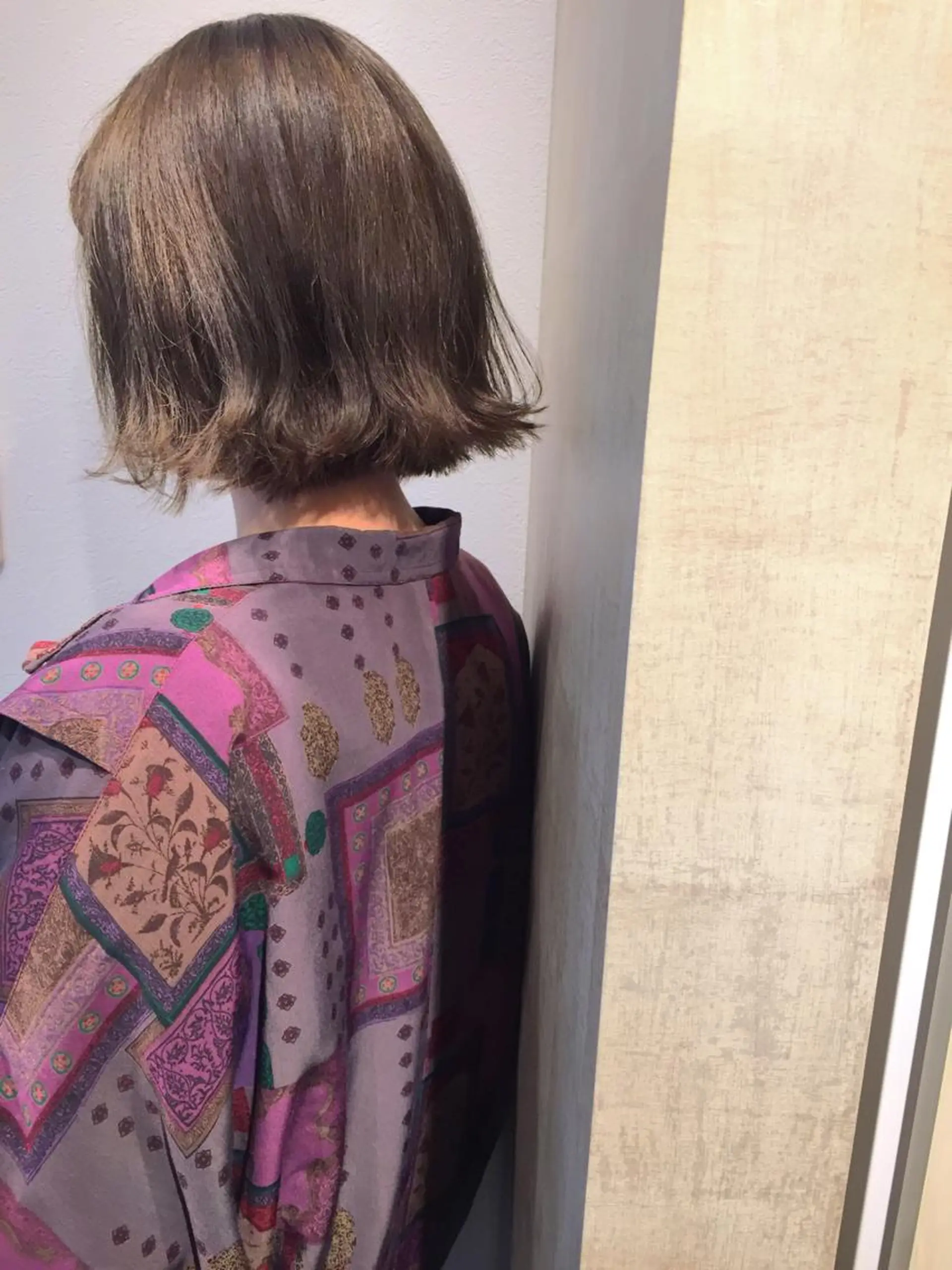 ミディアム カラー グレージュ イルミナカラー HARUNA🤍 大人ショートヘアのヘアスタイル