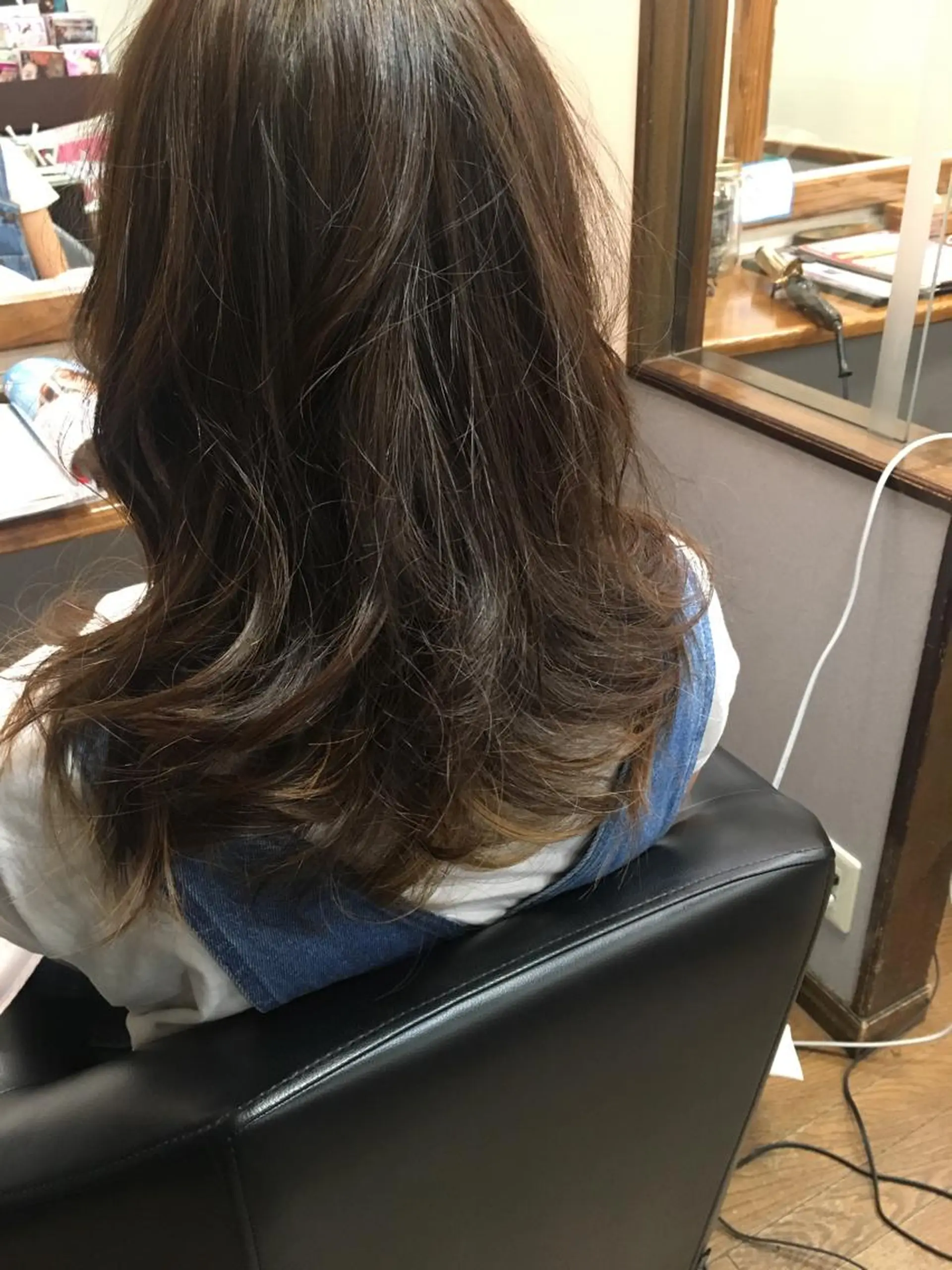 ミディアム カラー アディクシーカラー カット ヘアカラー HairWork's FLO-WER所属・五十嵐 聡のヘアスタイル