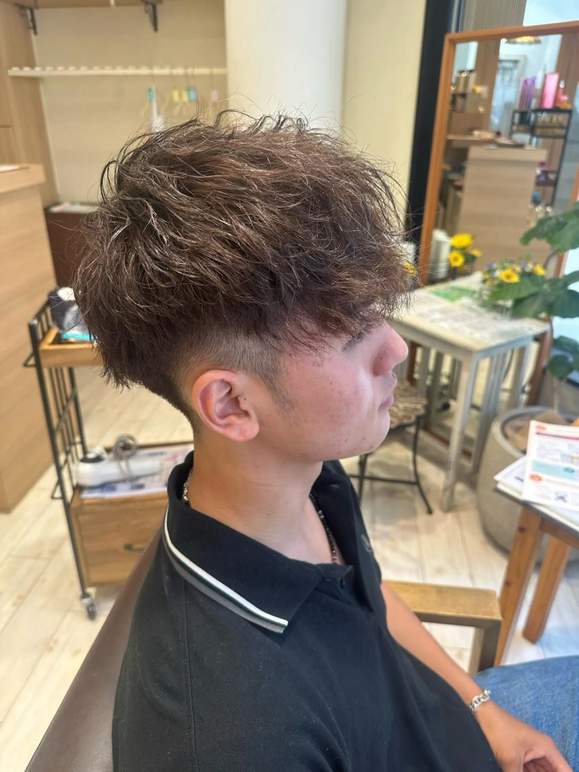 ミディアム カラー パーマ メンズ カット ヘアカラー パーマ 海外風パーマ 健人のヘアスタイル