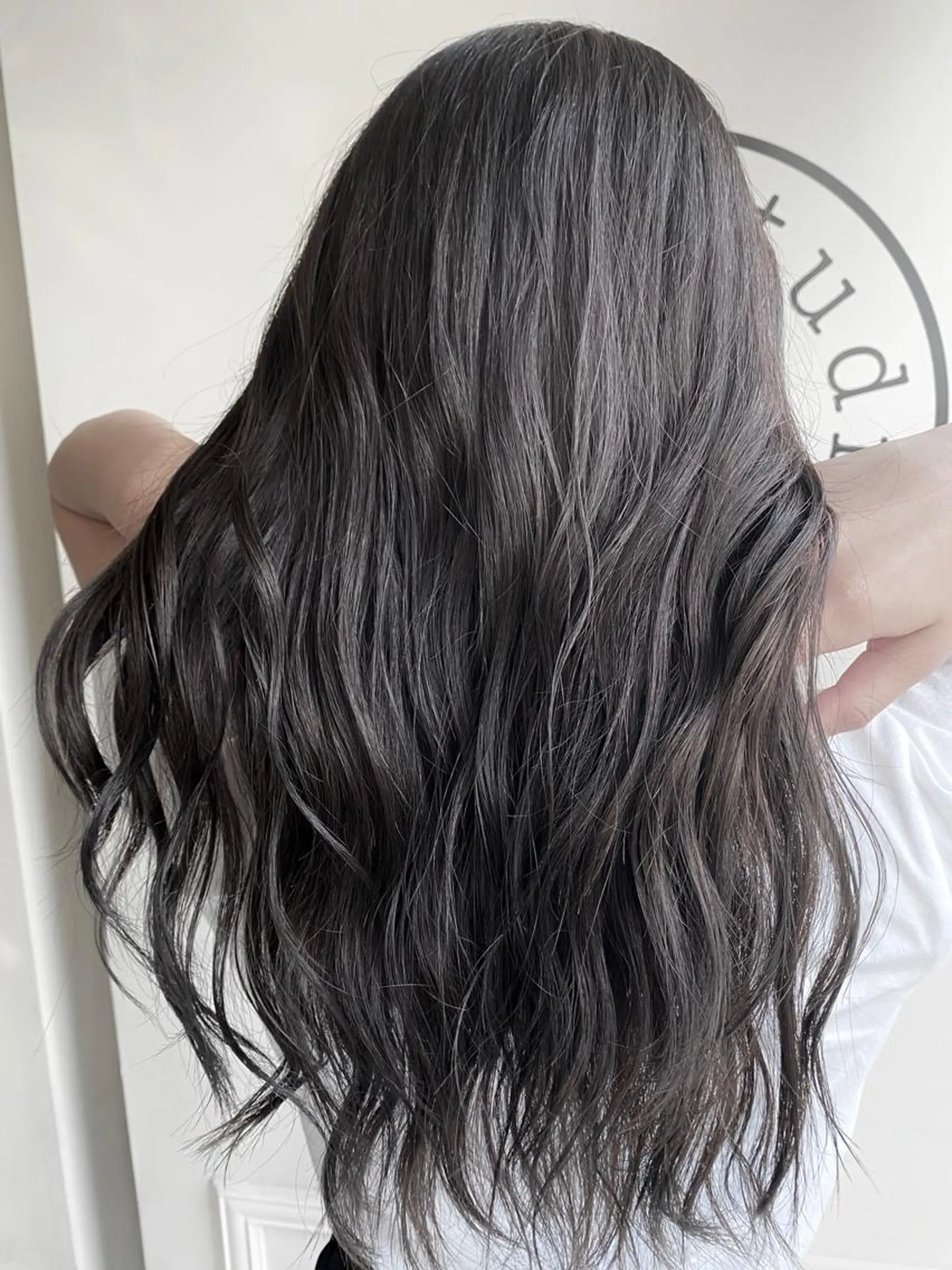 ロング カラー ダークグレー ダークグレージュ グレージュ ヘアカラー 川越 輝梨奈のヘアスタイル