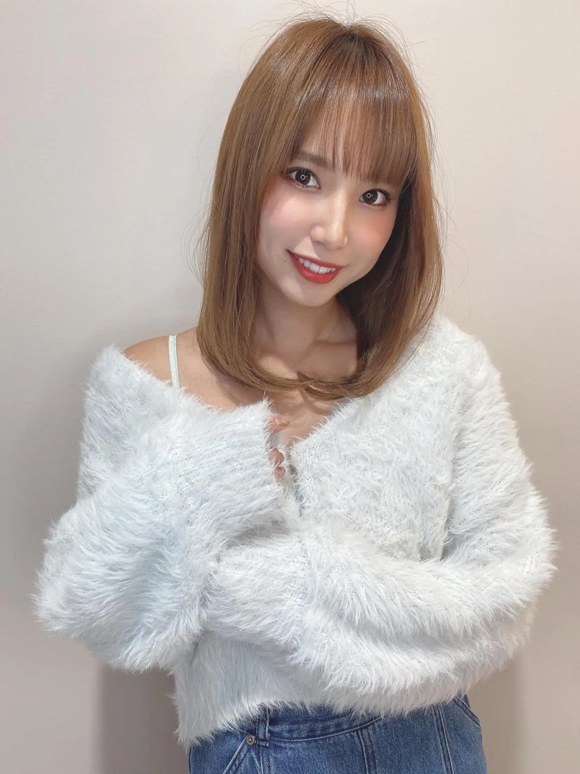 ミディアム カラー ベージュカラー ブリーチ ダブルカラー グレージュ ミルクティーベージュ 個室サロンLOUIMADNA栄店所属・髪質改善美容師 個室サロン白金厚哉のヘアスタイル