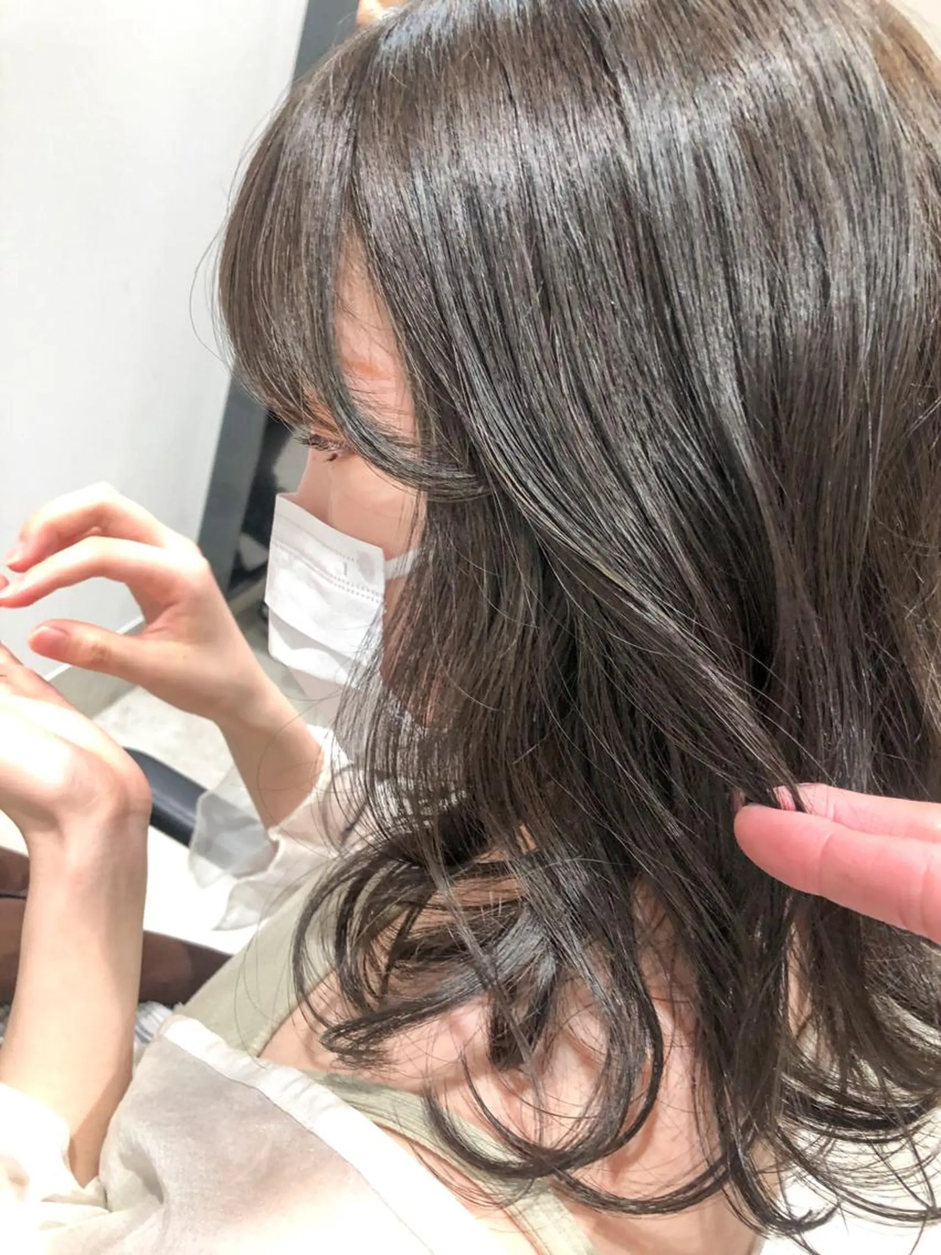 ミディアム カラー アッシュ ブルーカラー ブルーアッシュ カット ヘアカラー トリートメント センスをお届けします 大谷将生INFPのヘアスタイル