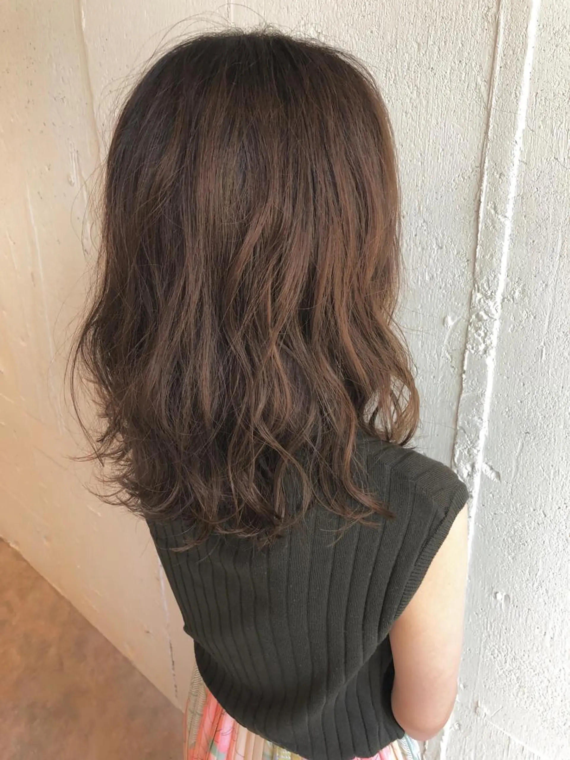 ミディアム ハイライト フジサキ ケンのヘアスタイル