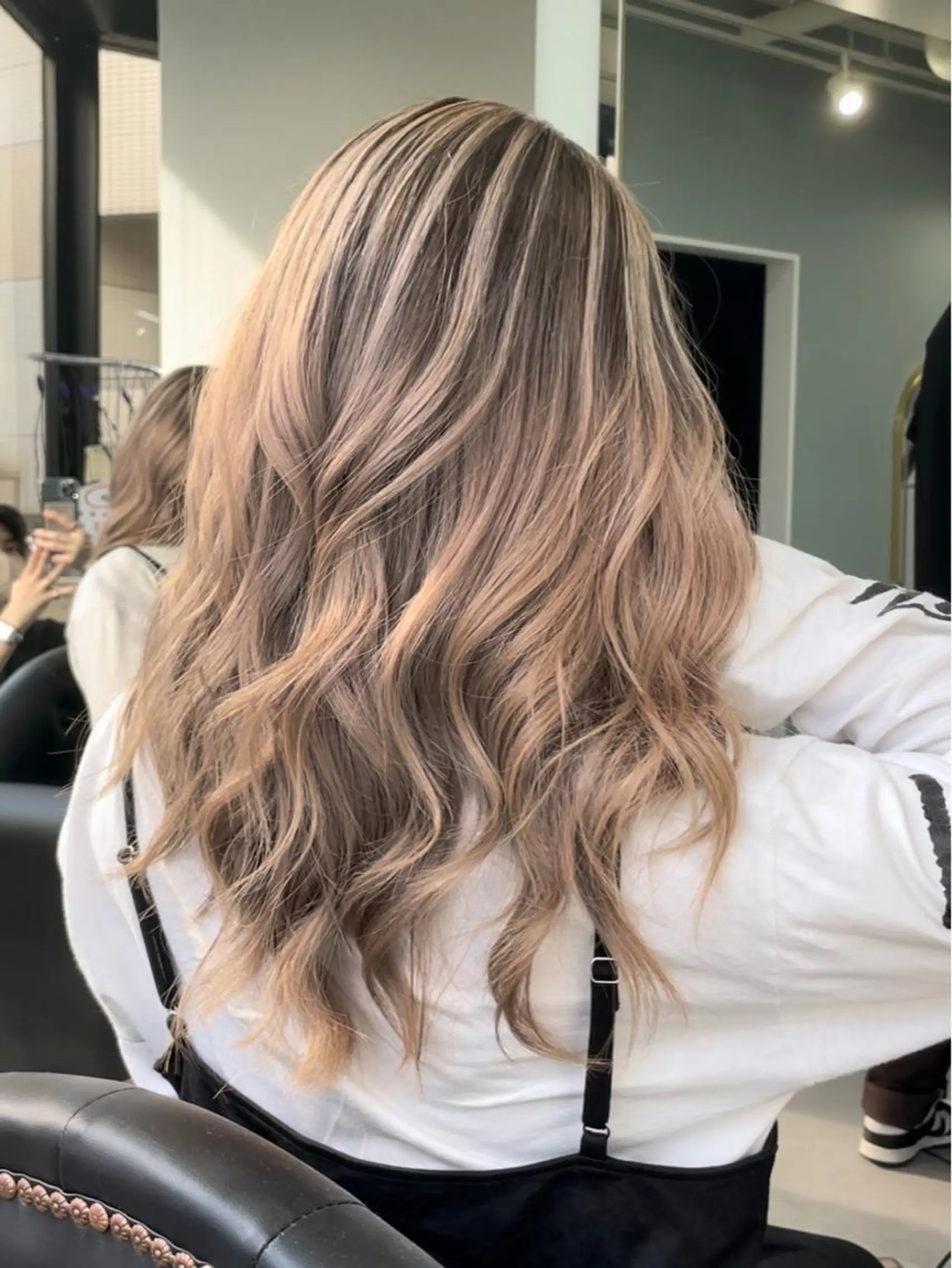 セミロング senjyu GINZA所属・バレイヤージュ/ハイ ライト/庄司鉄平のヘアスタイル