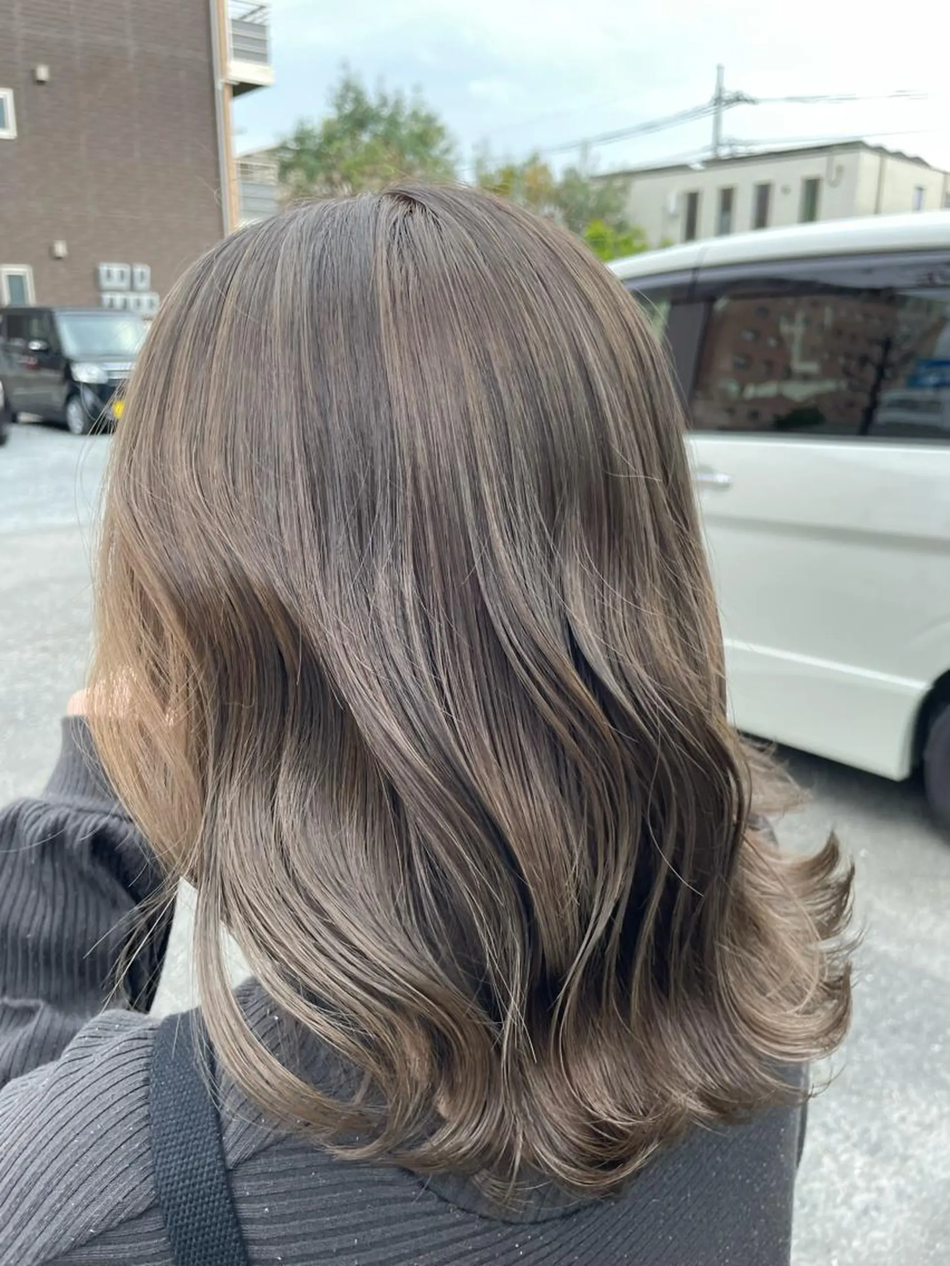 カラー ベージュカラー ブリーチ 透明感カラー フォギーベージュ グレージュ オノ アカネのヘアスタイル