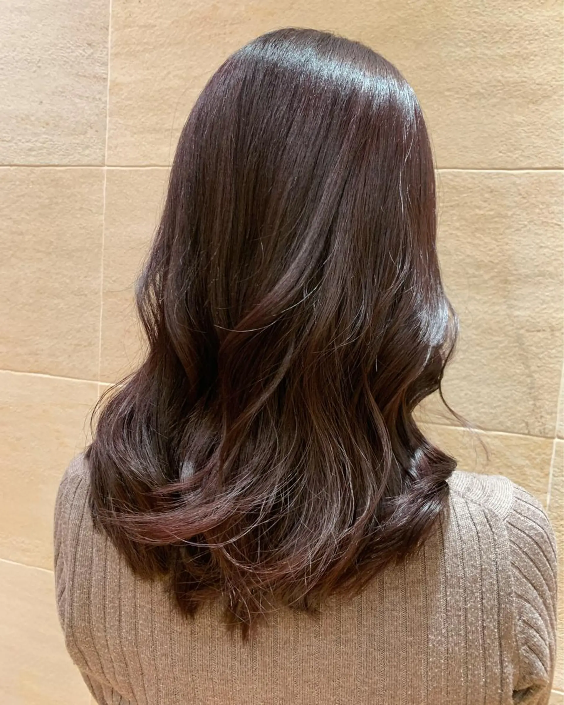 ミディアム カラー ブラウンカラー ピンクカラー ピンクブラウン 青山 莉奈のヘアスタイル