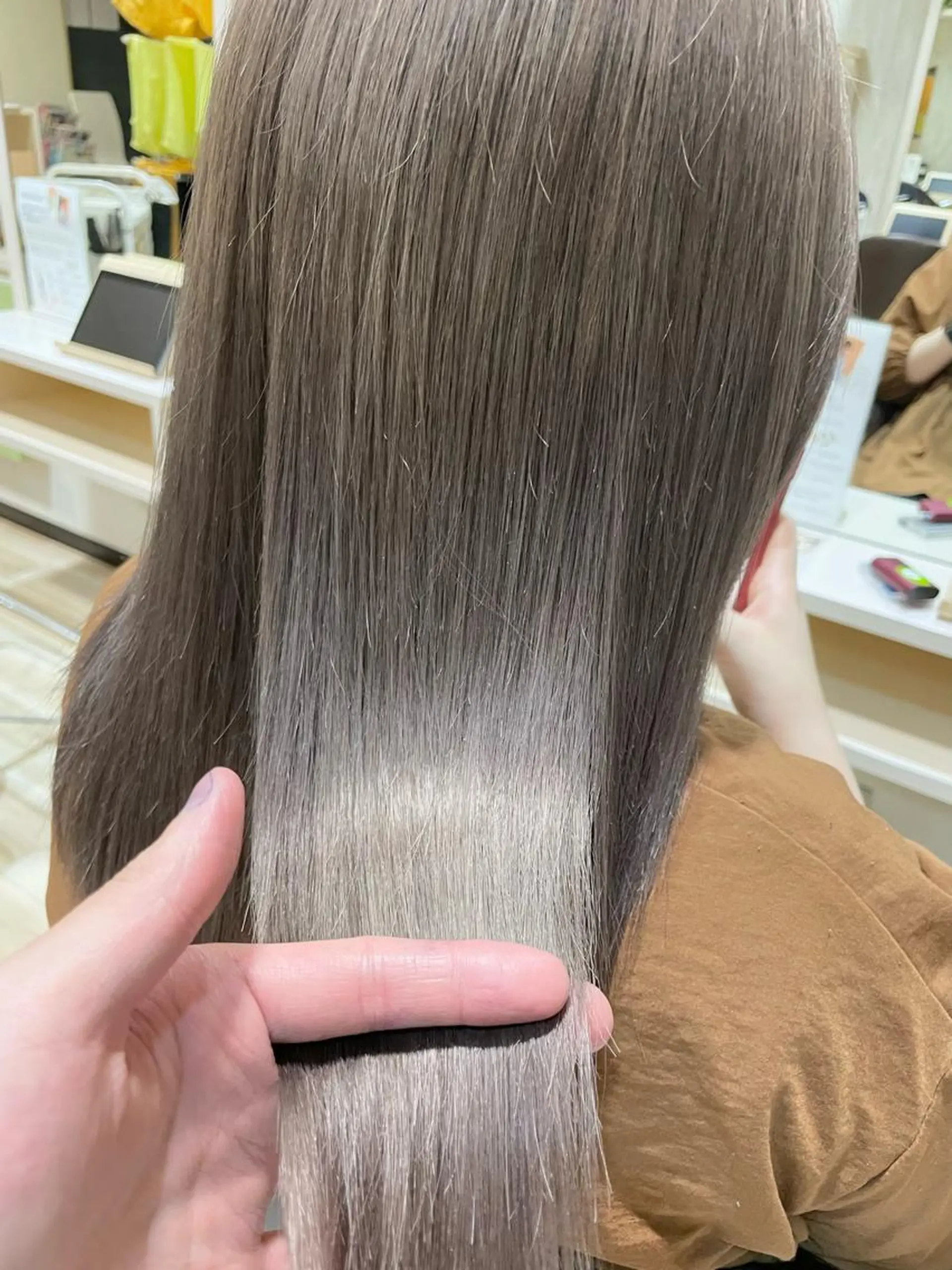 セミロング カラー 🌈派手髪ハイトーン 🌈鈴木亮太🌈のヘアスタイル