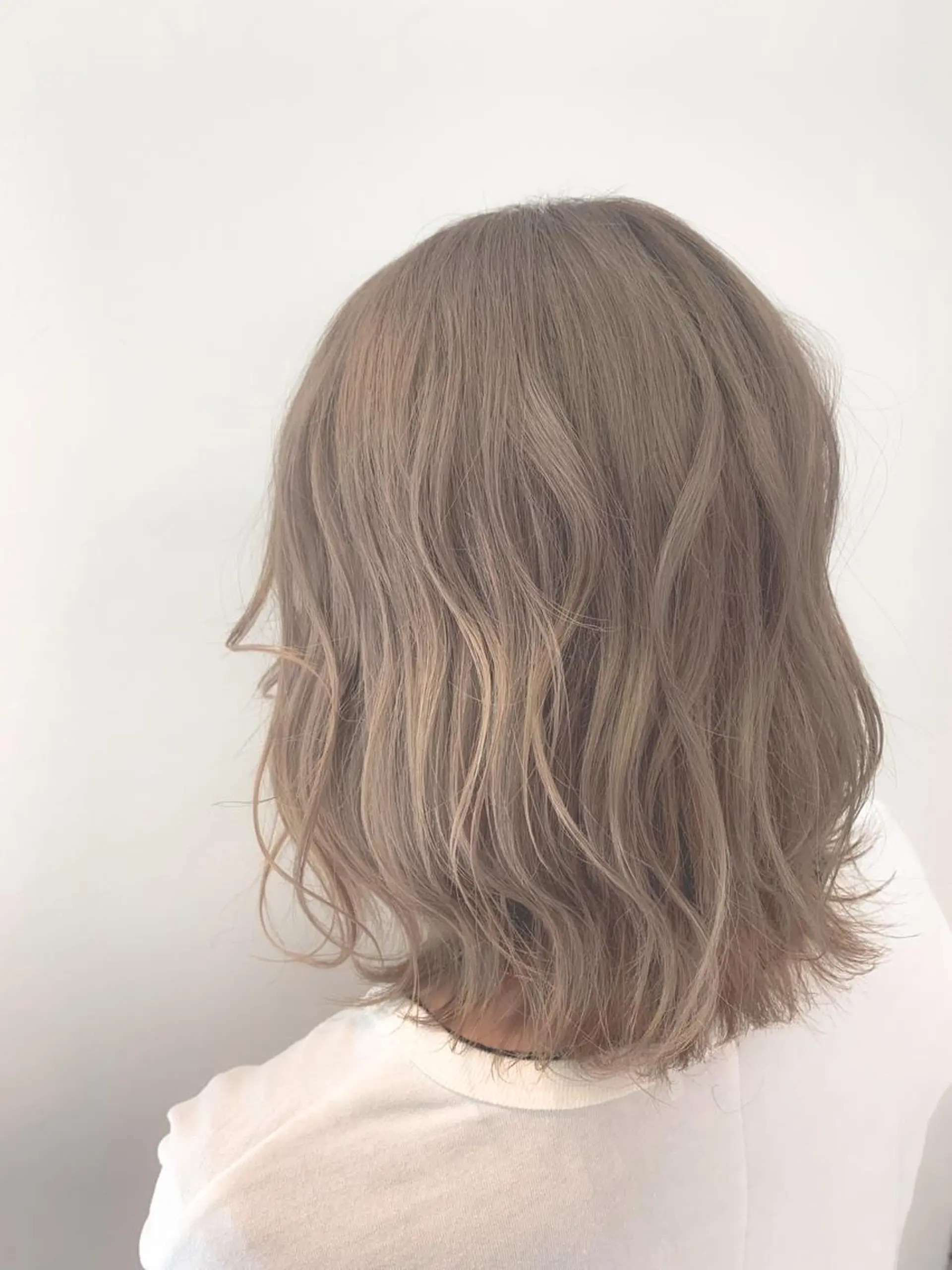 ミディアム カラー ベージュカラー ミルクティーベージュ Uni.所属・地毛風ストレート/ 髪質改善/榎本流行のヘアスタイル