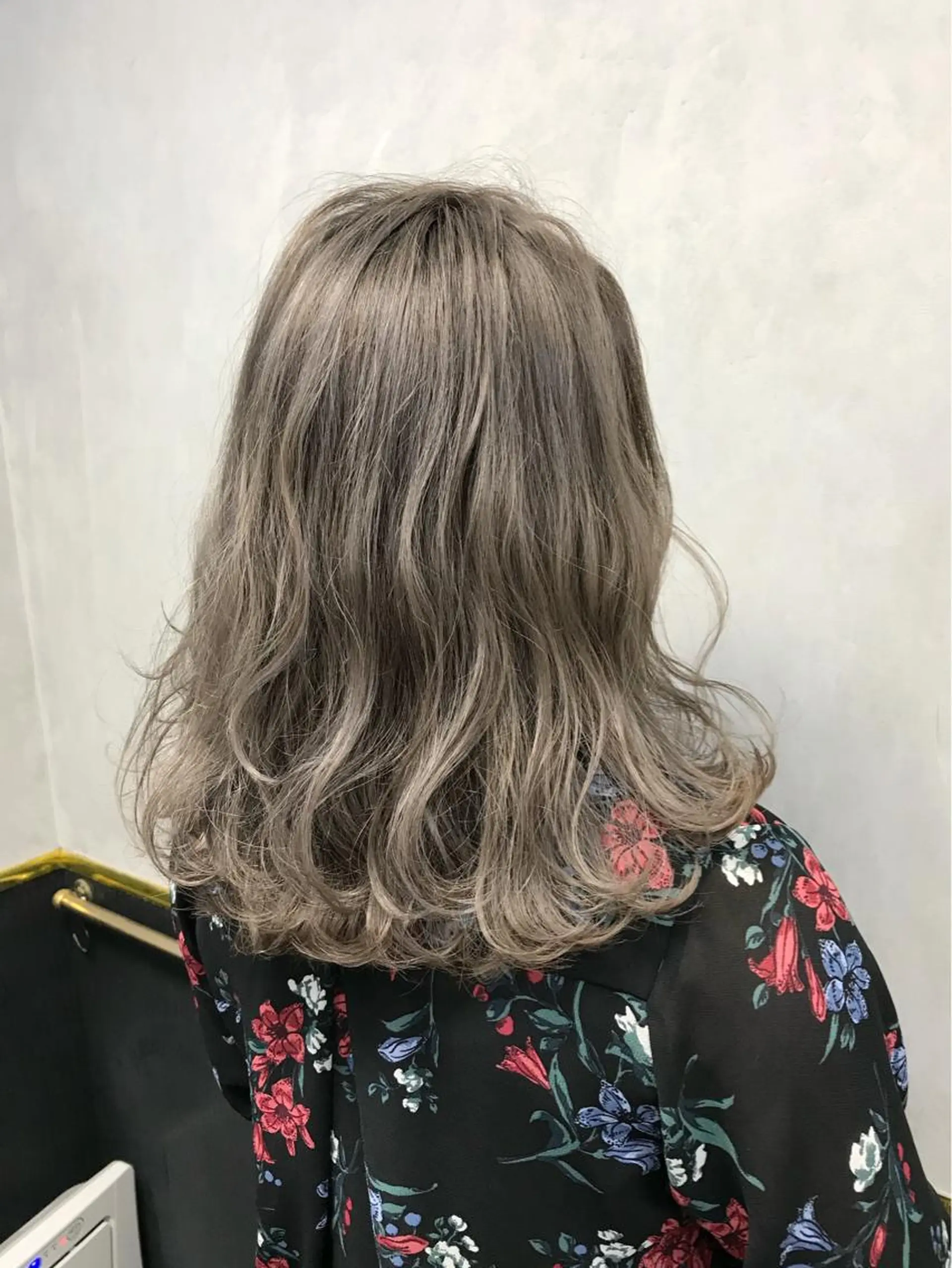 ミディアム 塩川 和弥のヘアスタイル