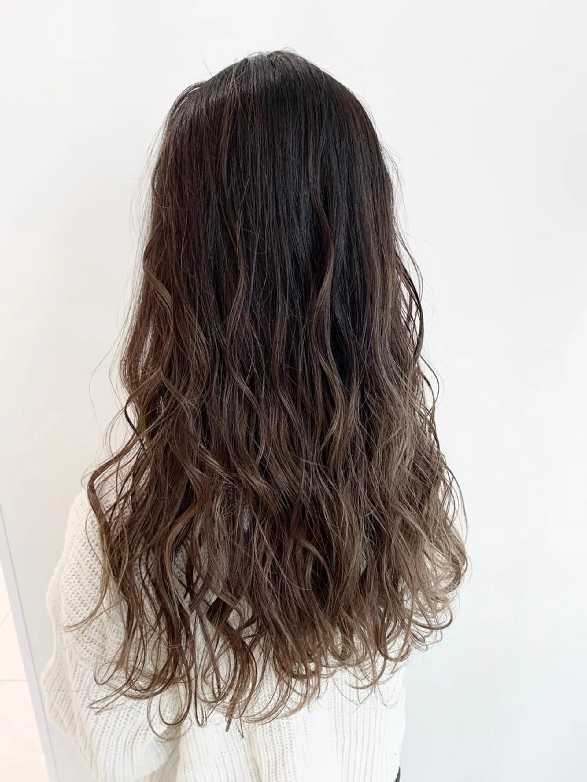 セミロング カラー バレイヤージュ レイヤーカット カット ヘアカラー N° jillva ♦️川端裕司♦️のヘアスタイル