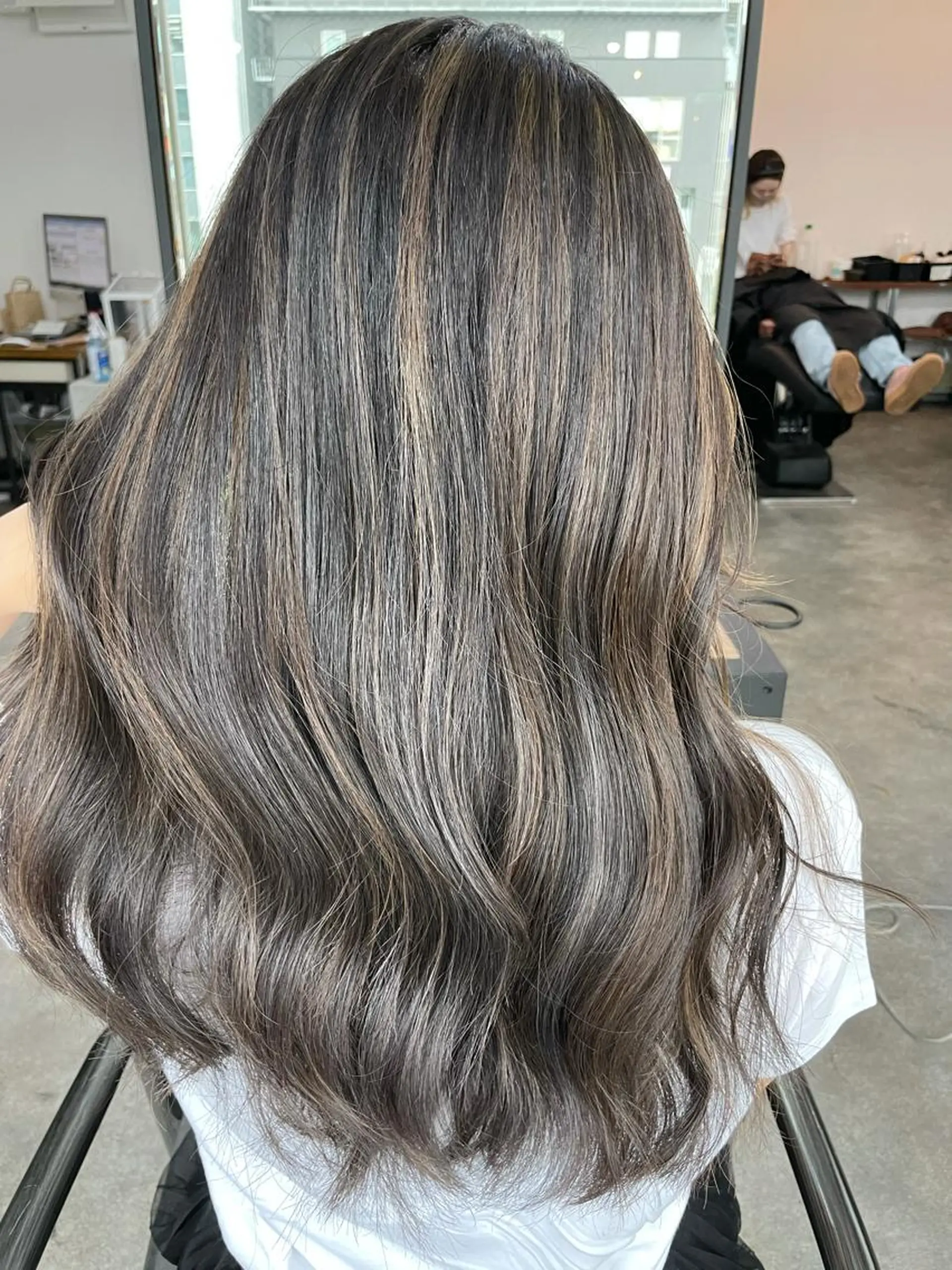 セミロング カラー パーマ ヘアアレンジ メンズ キッズ ネイル マツエク・マツパ メンズバレイヤージュ メンズブリーチ センターパート フェードカット メンズハイライト カット ヘアカラー トリートメント ヘアセット メンズ特化 しゅうへいのヘアスタイル