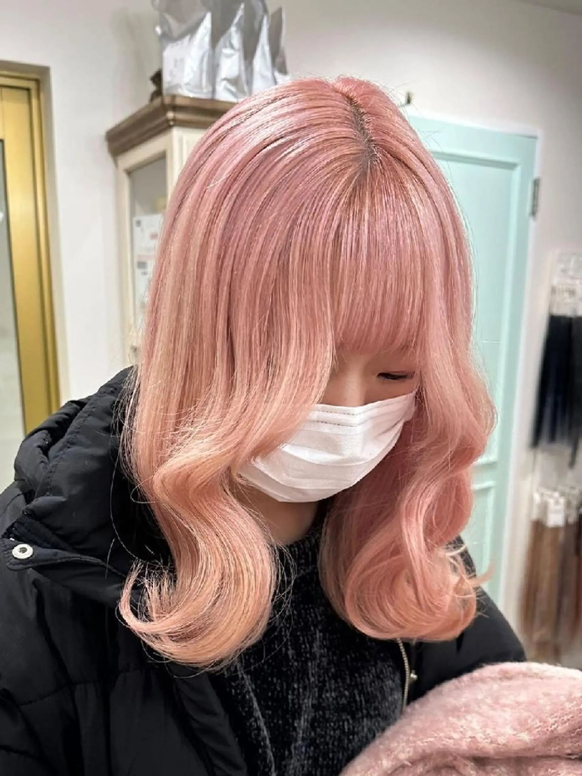 カラー セミロング ブロンド ピンクカラー ホワイトブロンド ORIKA 美容室のヘアスタイル