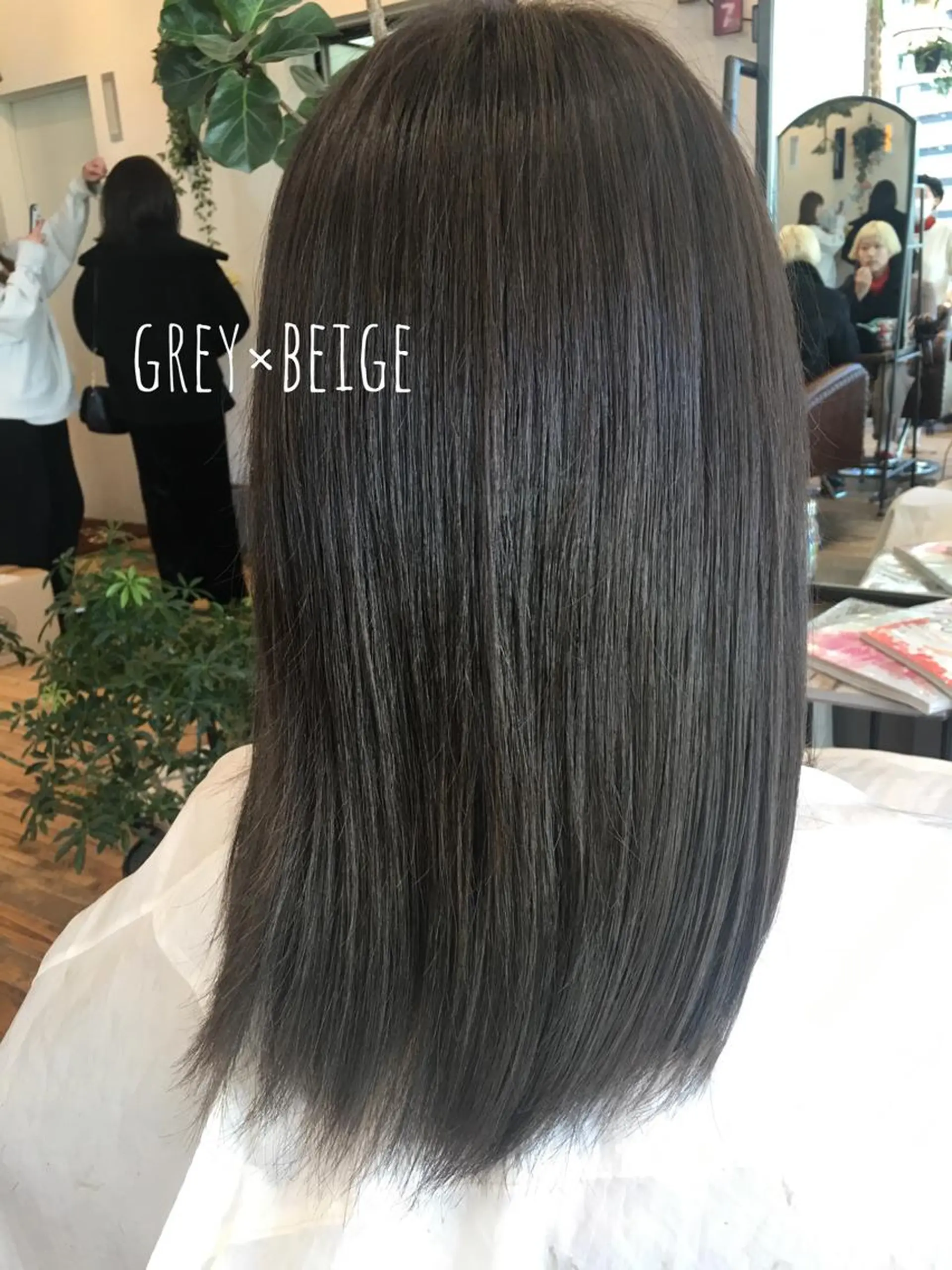 セミロング カラー 江原 綾花のヘアスタイル