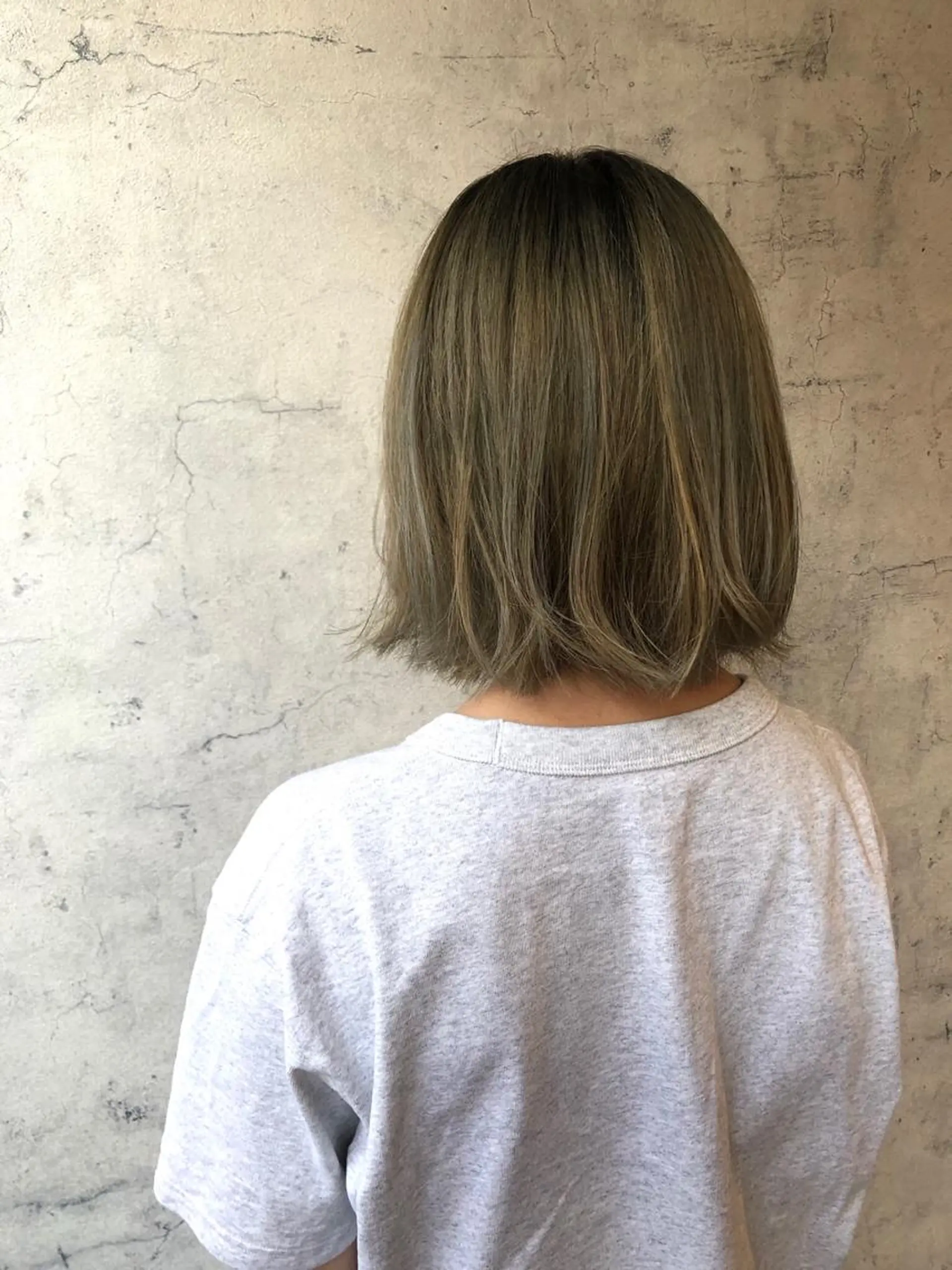 ミディアム カラー 平川 友希子のヘアスタイル