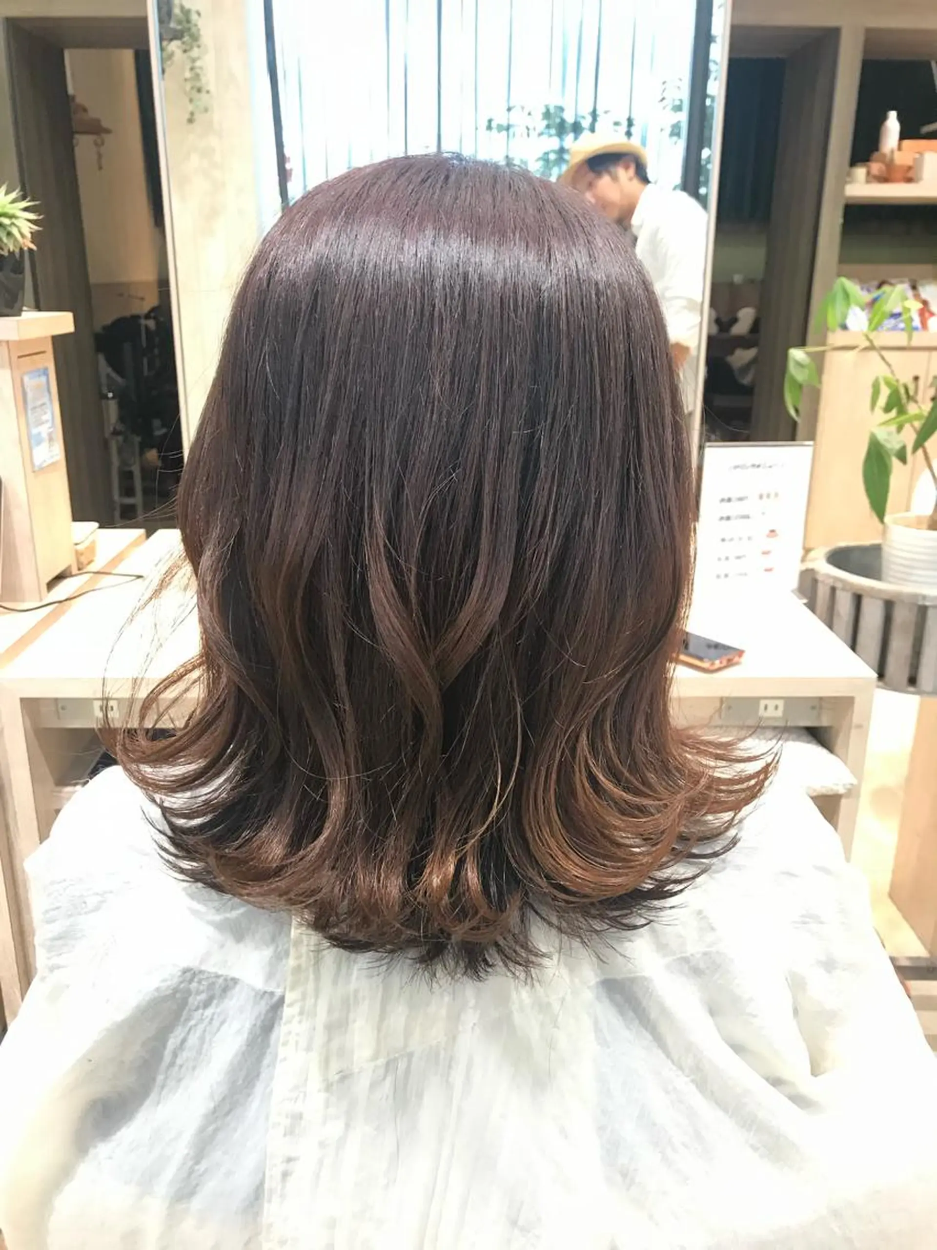 ミディアム 松本 菜那のヘアスタイル