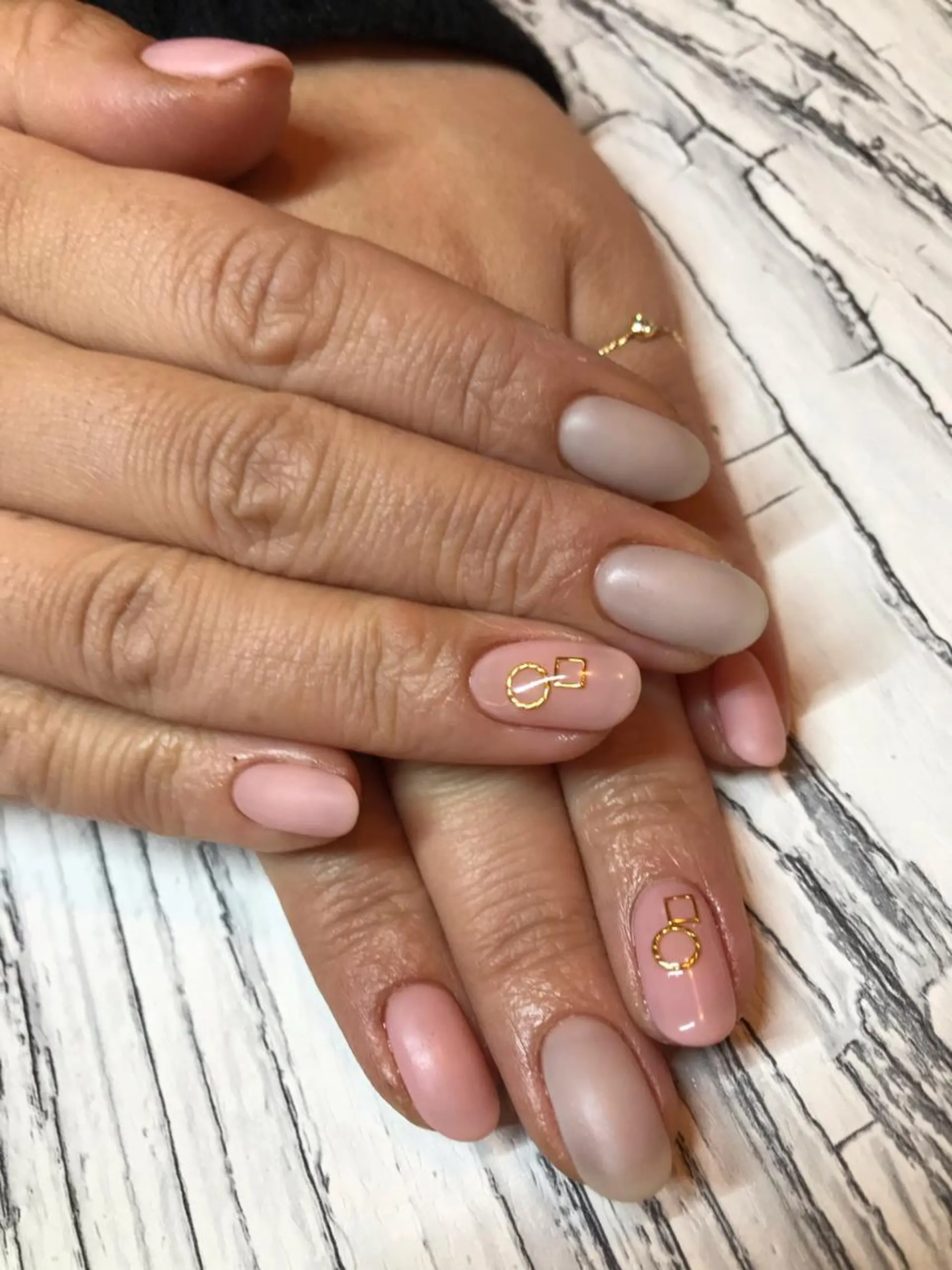 ネイル マットネイル atelier chic+所属・atelier chic+のネイルデザイン