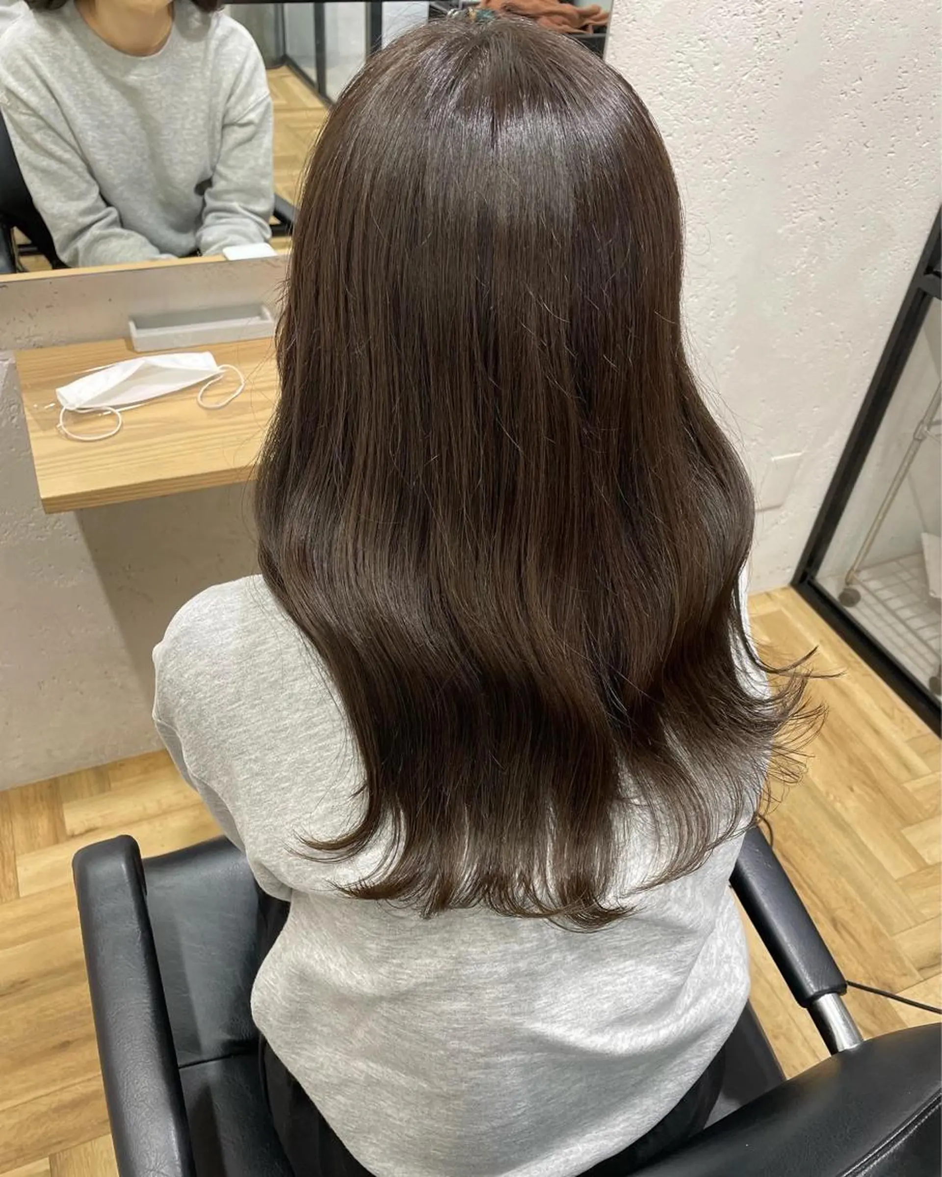 ロング カラー ベージュカラー 黒髪 ブリーチ ブルーカラー ブルーブラック カット ヘアカラー トリートメント オリーブカラー 特化　　kaiのヘアスタイル