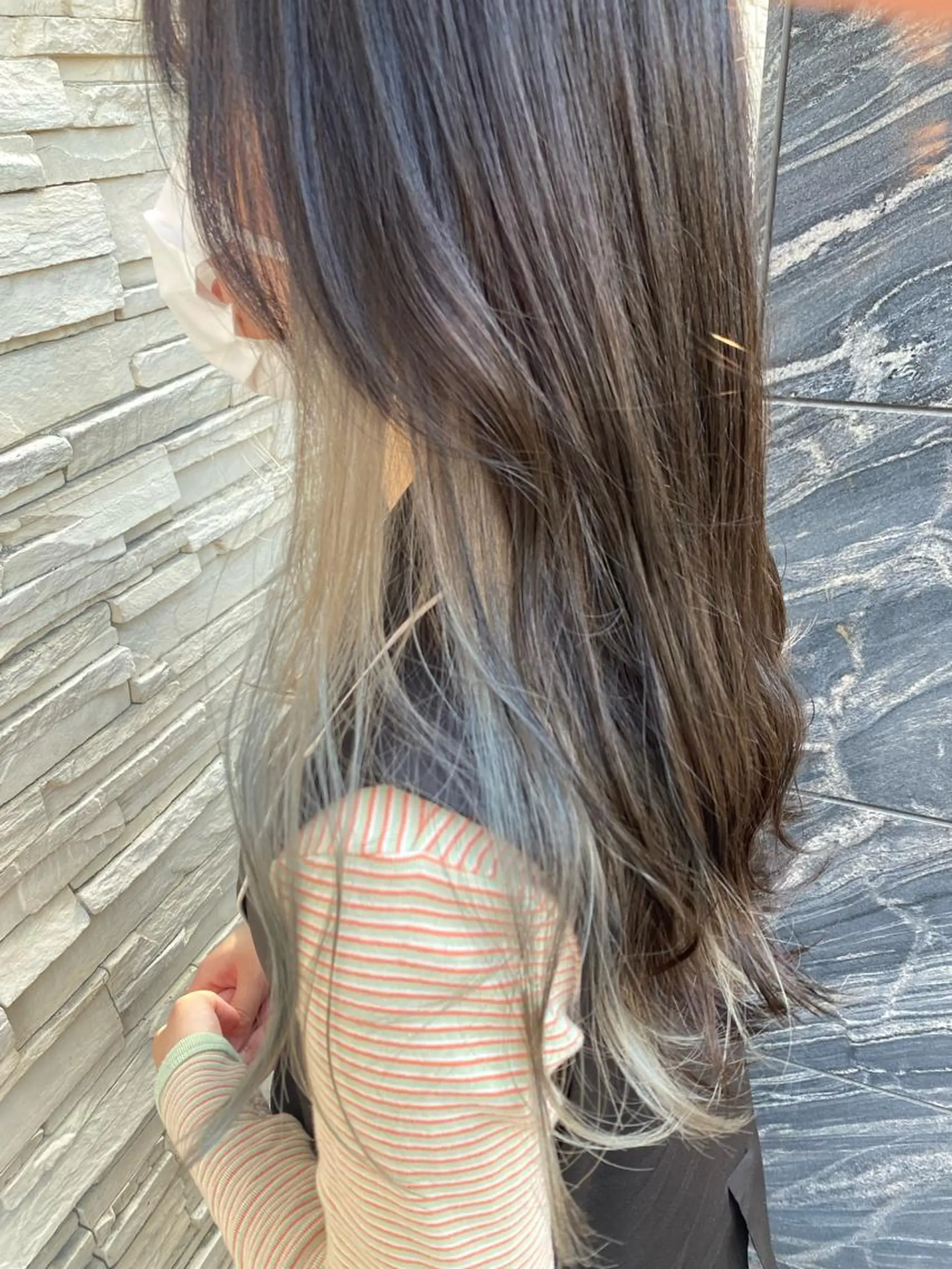 セミロング カラー ダブルカラー インナーカラー シルバー 塩谷黎✨ブリーチ無W カラーメンズパーマ✨のヘアスタイル