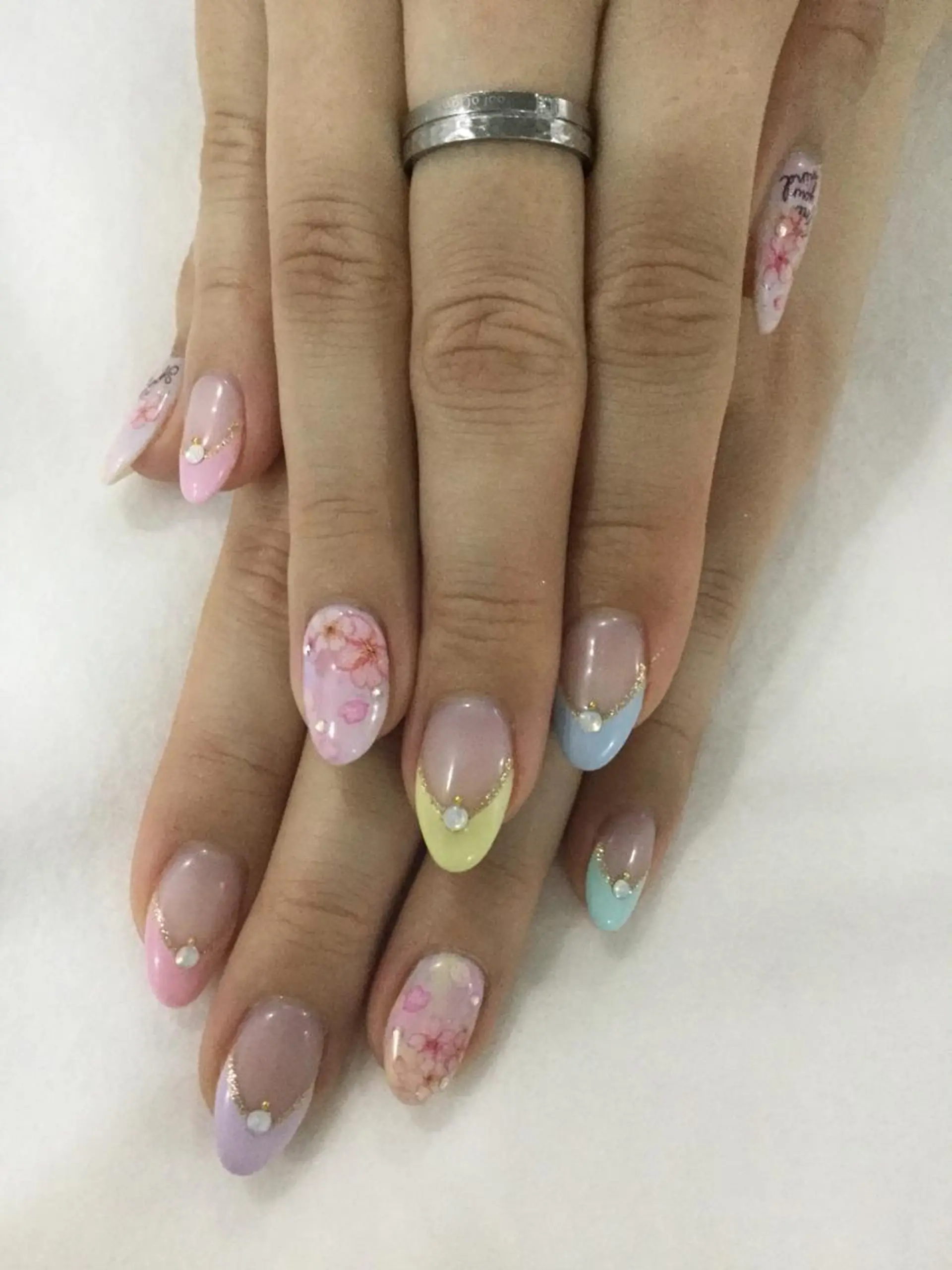 ネイル ハンドネイル 💎🐰 saki. m 🐰💎のネイルデザイン