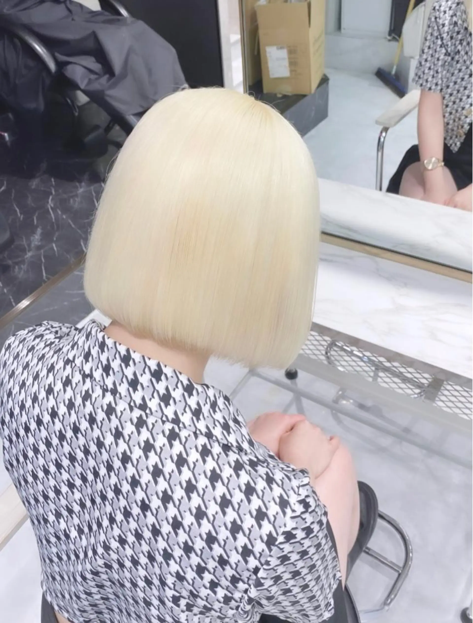 ミディアム カラー パーマ ヘアアレンジ メンズ キッズ ネイル マツエク・マツパ アイブロウ 抜きっぱなしブロンド 眉カラー ボブ ハイトーンNo.1 👩🏼NaGiSaのヘアスタイル