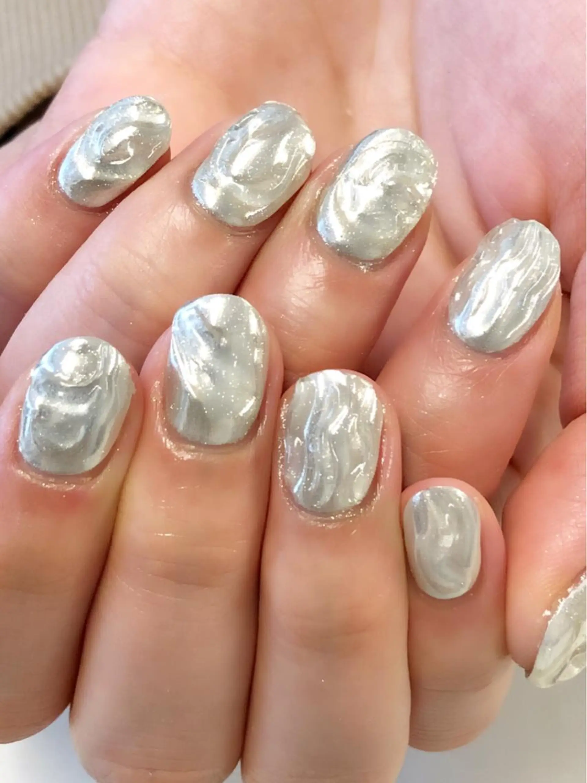 ネイル ミラーネイル ニュアンスネイル シルバー KIREIE NAILSのネイルデザイン
