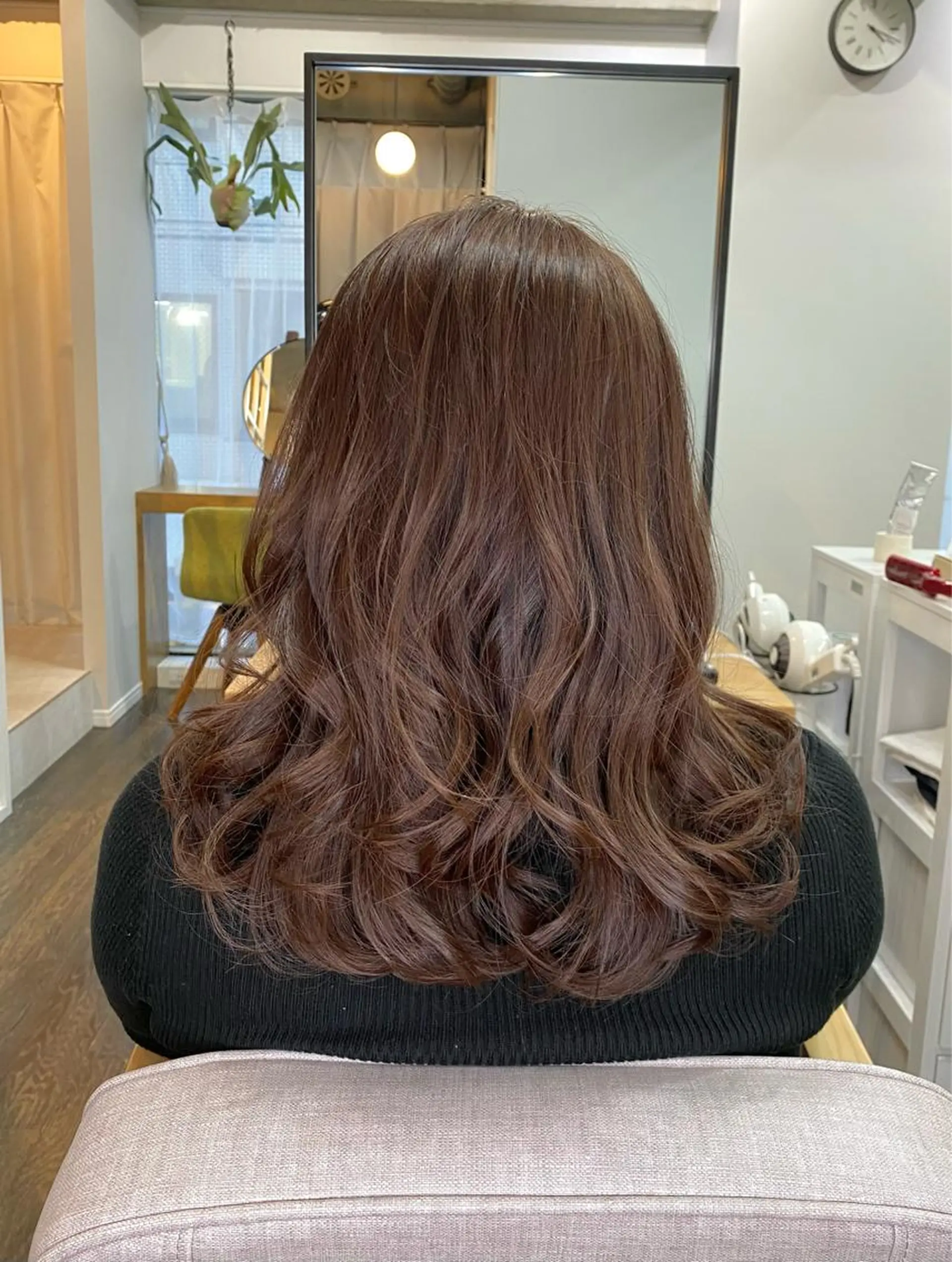 ミディアム カラー ミディアムレイヤー グレージュ ミルクティーグレージュ 髪質改善 レイヤーカット 統括マネージャー/ 髪のドクター/前原悟のヘアスタイル