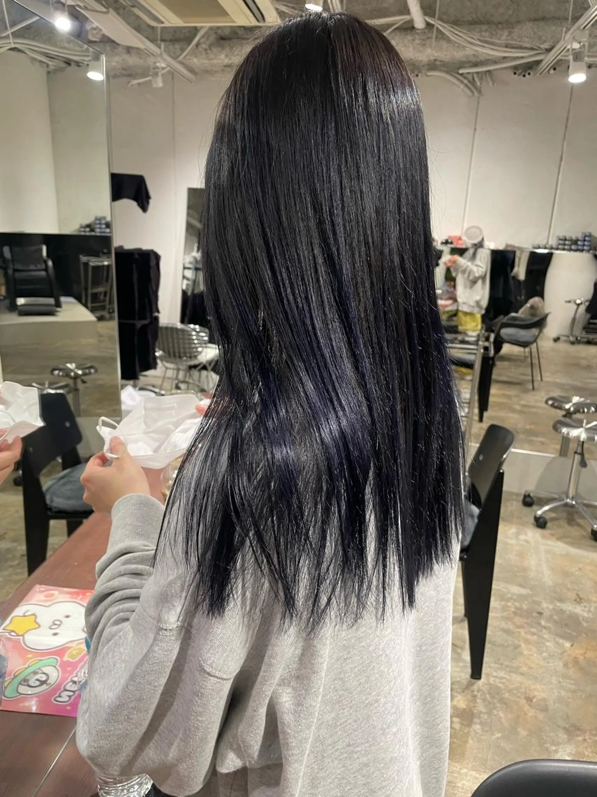 ロング カラー 黒髪 ハイライトカラー ネイビーカラー ハイライト カット ヘアカラー ayano /トレンドヘアのヘアスタイル