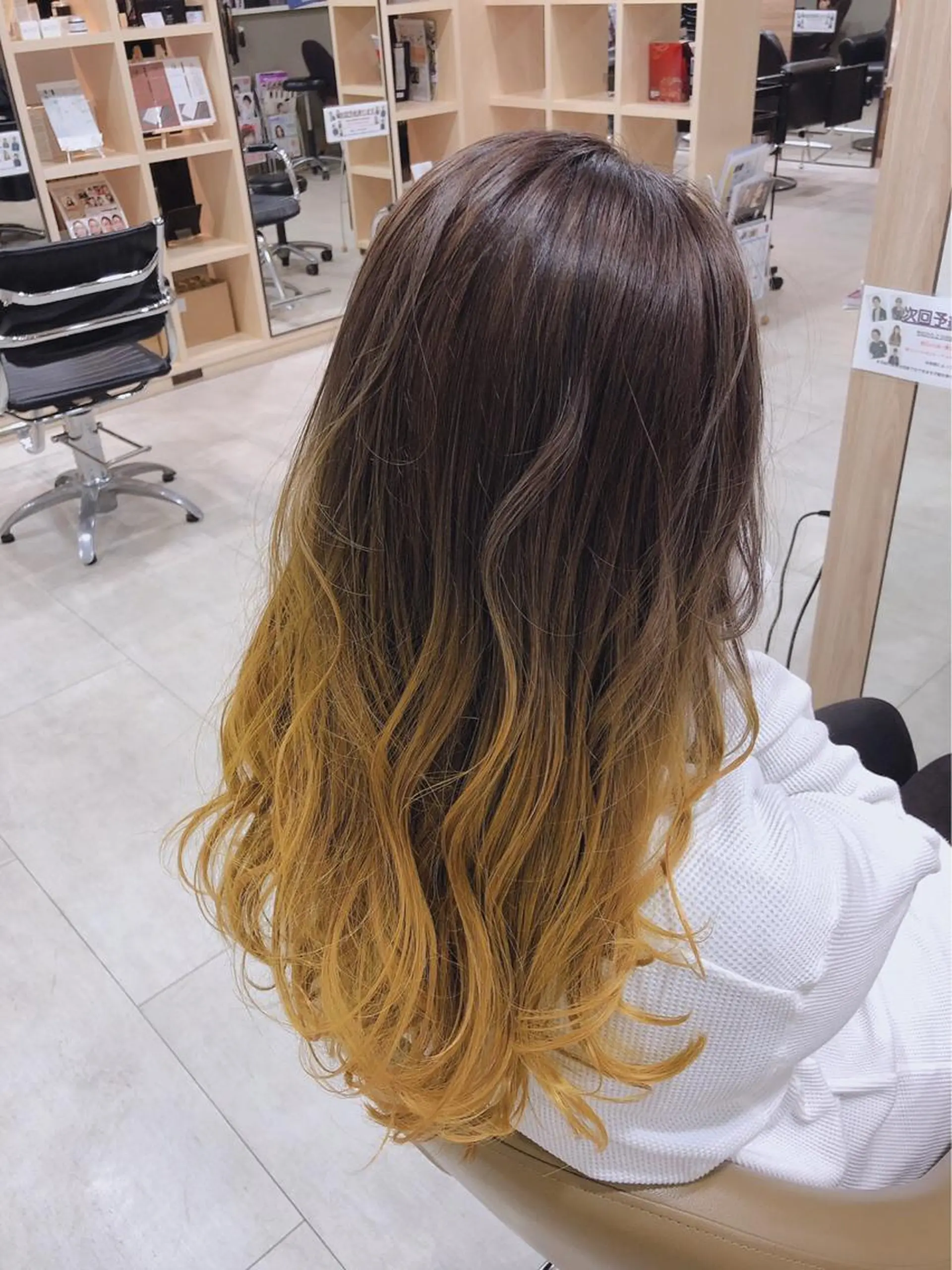 ロング イエローカラー ヤマシタ ミサキのヘアスタイル