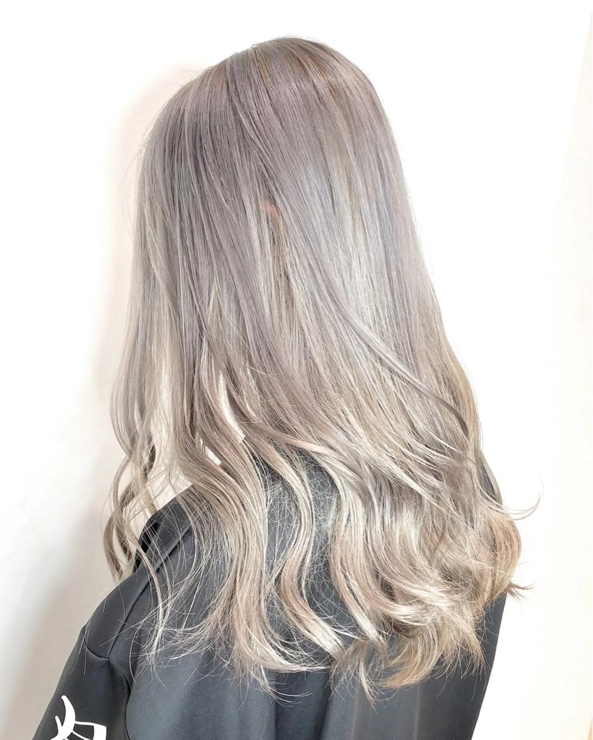 セミロング カラー  渡部 妃月のヘアスタイル