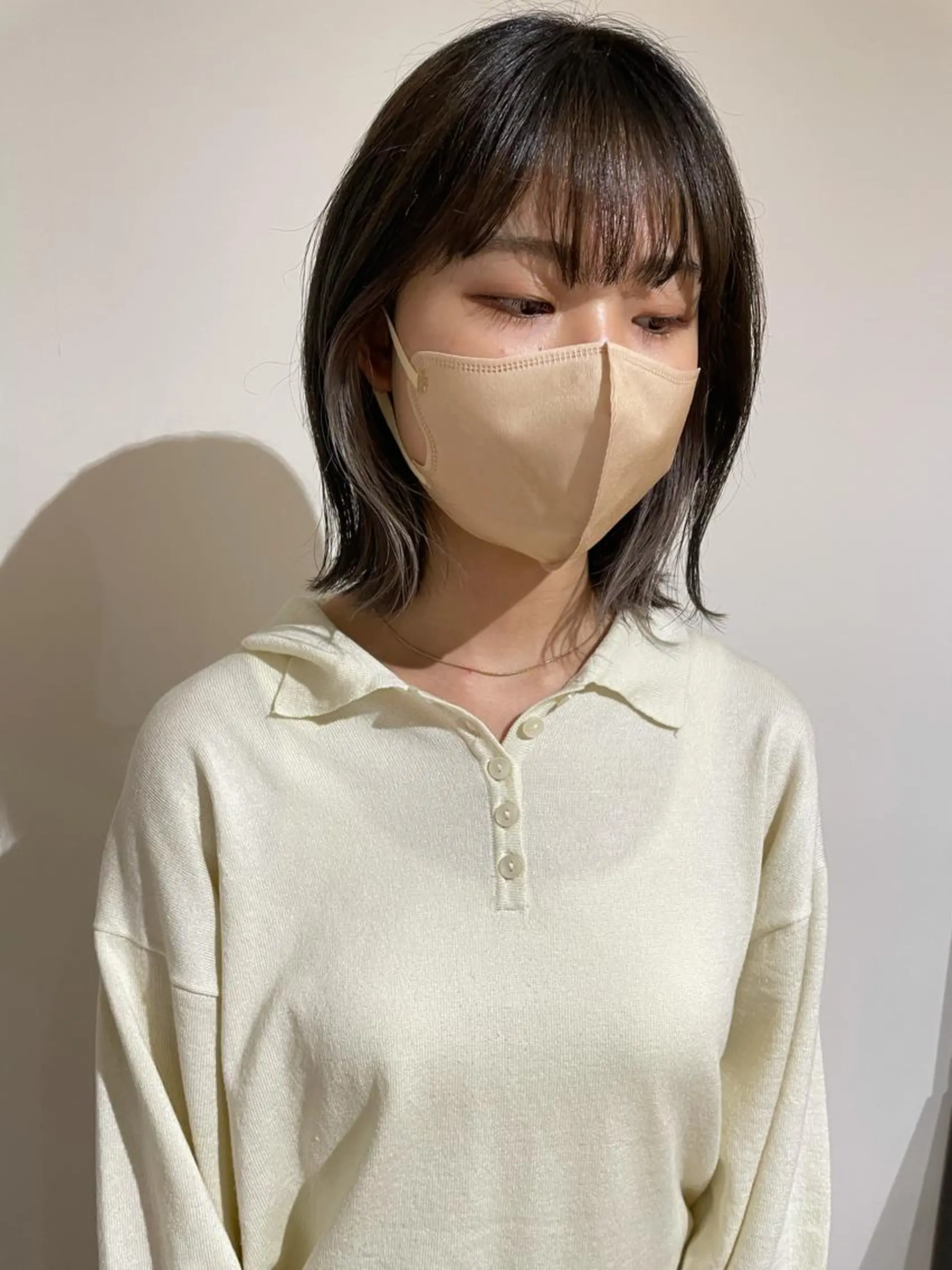 ミディアム あやか/ベージュ /透け感カラーのヘアスタイル