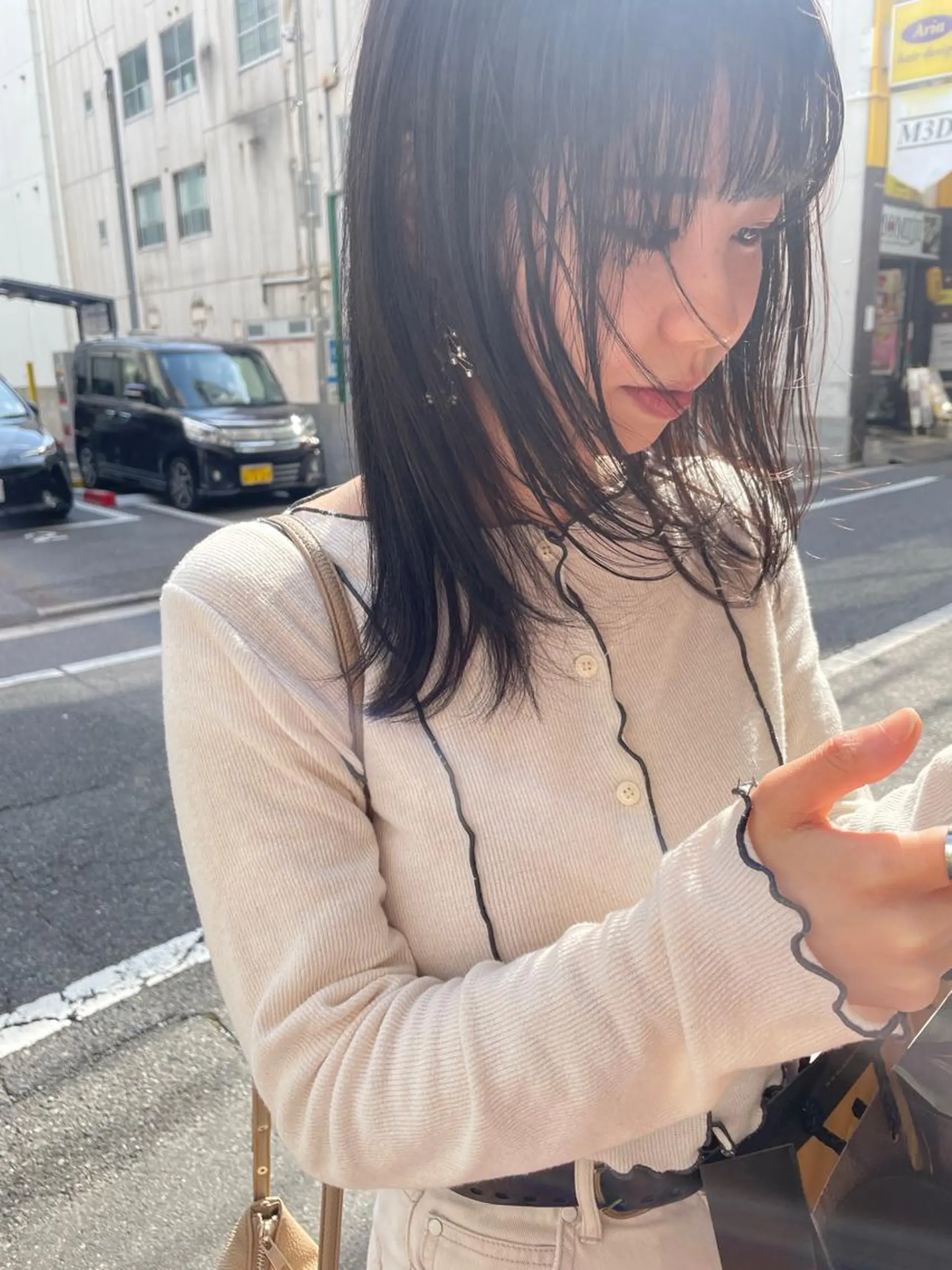 セミロング 顔まわりレイヤー レイヤーカット カット ヘアカラー トリートメント さの あやねのヘアスタイル