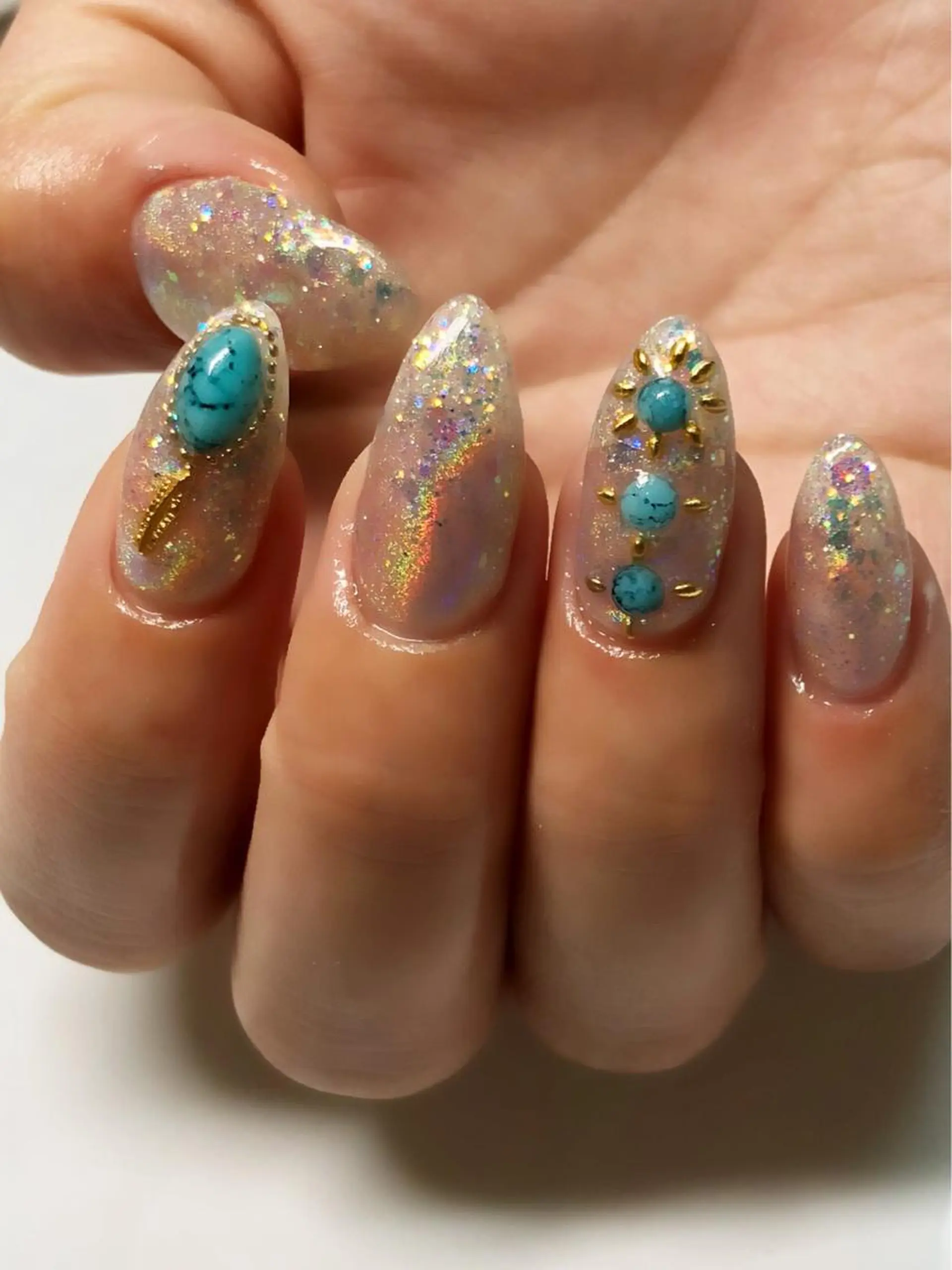 セミロング カラー ネイル ユニコーンカラー フットネイル キラキラネイル ラメ(グリッター) シンプルネイル ハンドネイル CITRAtotal beautyのネイルデザイン