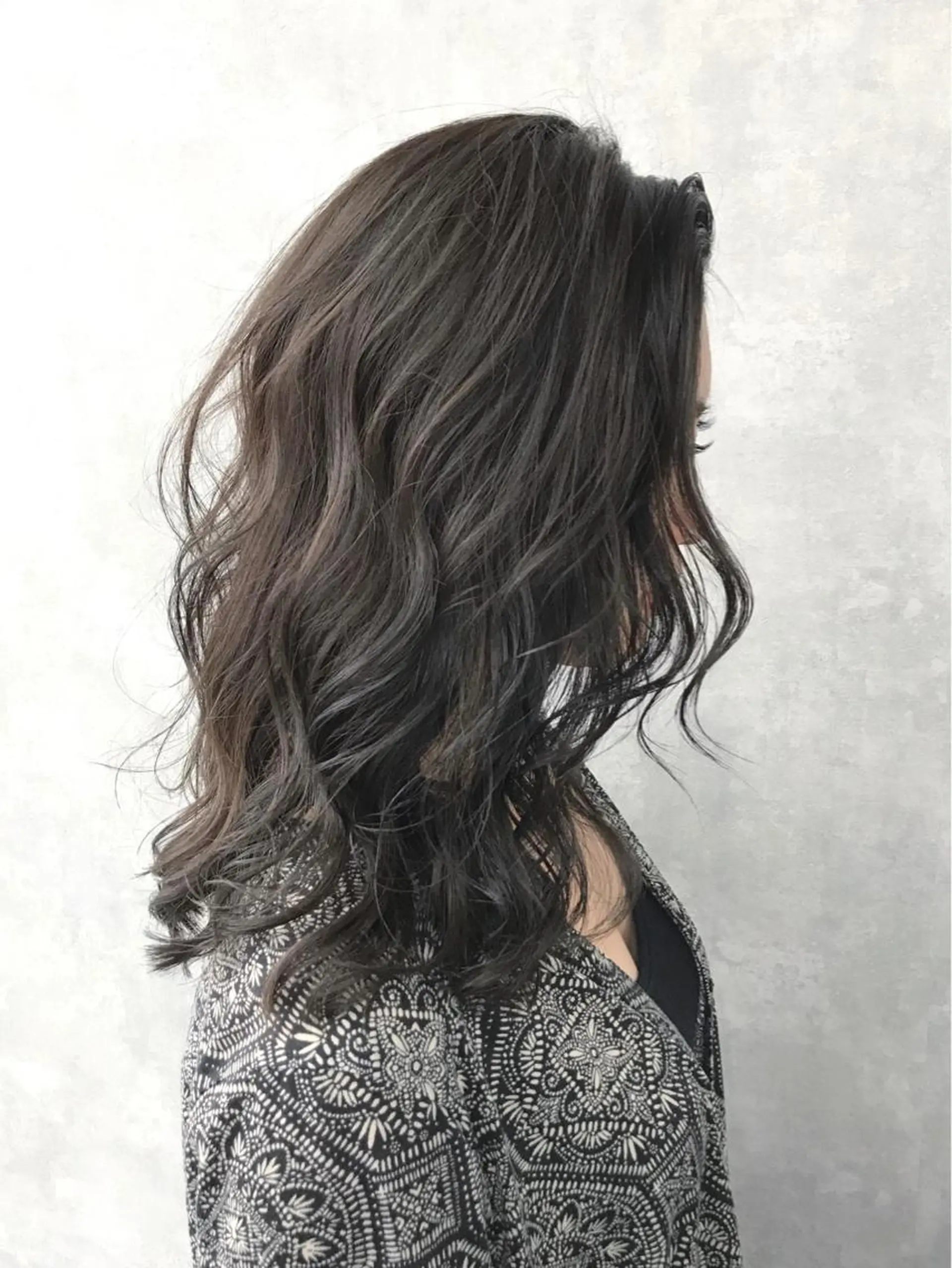 セミロング カラー ハイライトカラー ハイライト TOMOYAレイヤー ブリーチ縮毛矯正のヘアスタイル