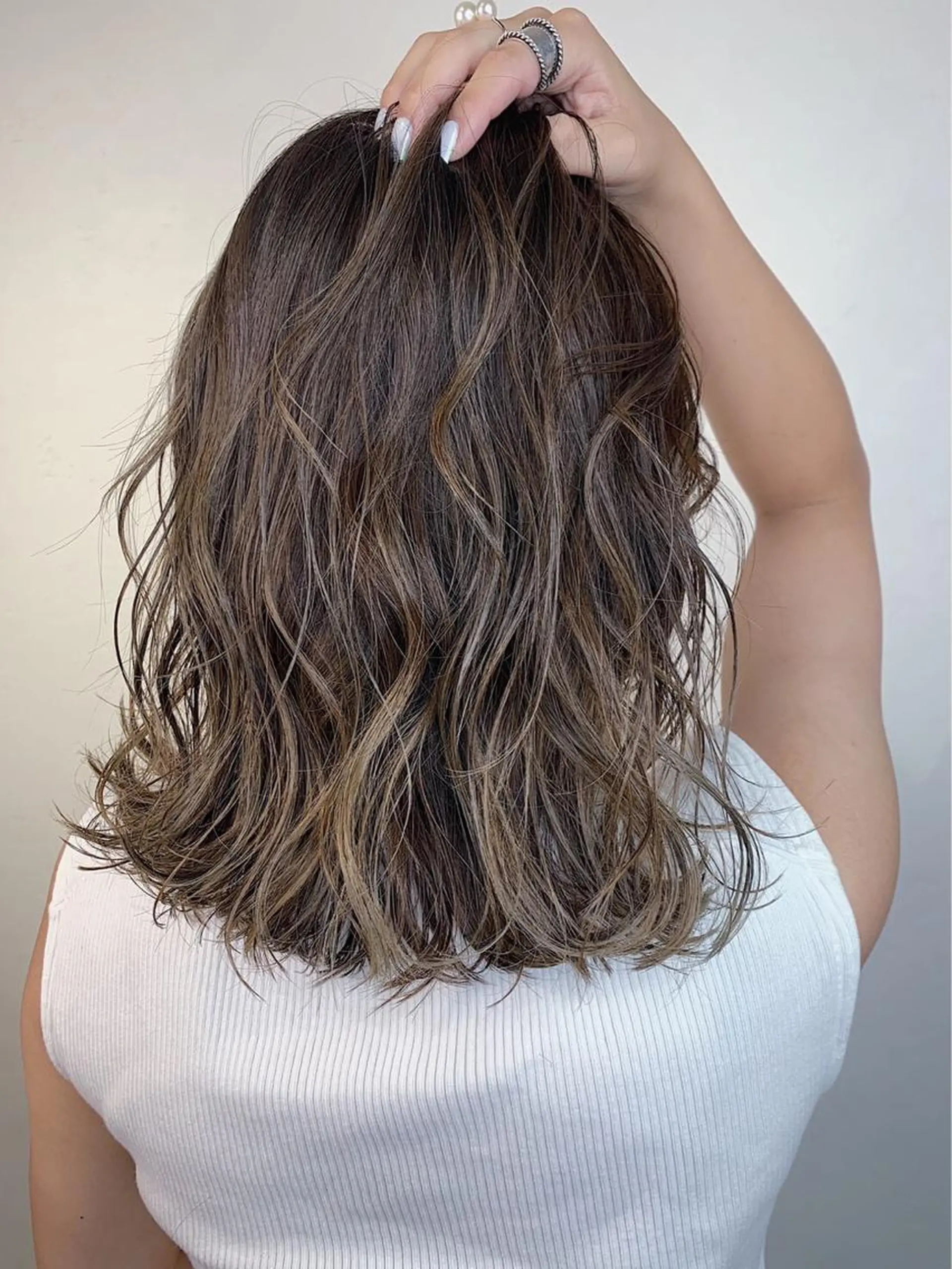 ミディアム カラー _WHITE+ 南海難波店のヘアスタイル