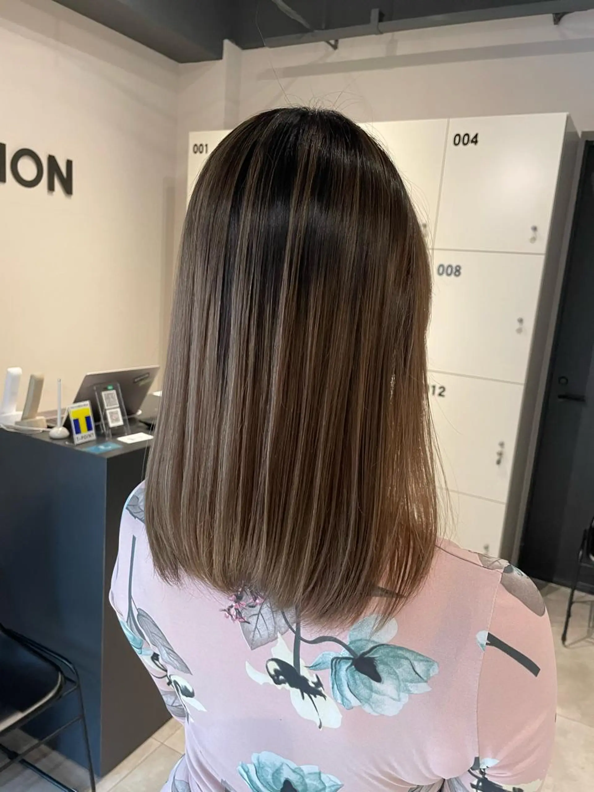 ミディアム カラー バレイヤージュ レイヤーカット ヘアカラー トリートメント ブリーチ👩‍🦳/ ‪✂︎MANAMIのヘアスタイル