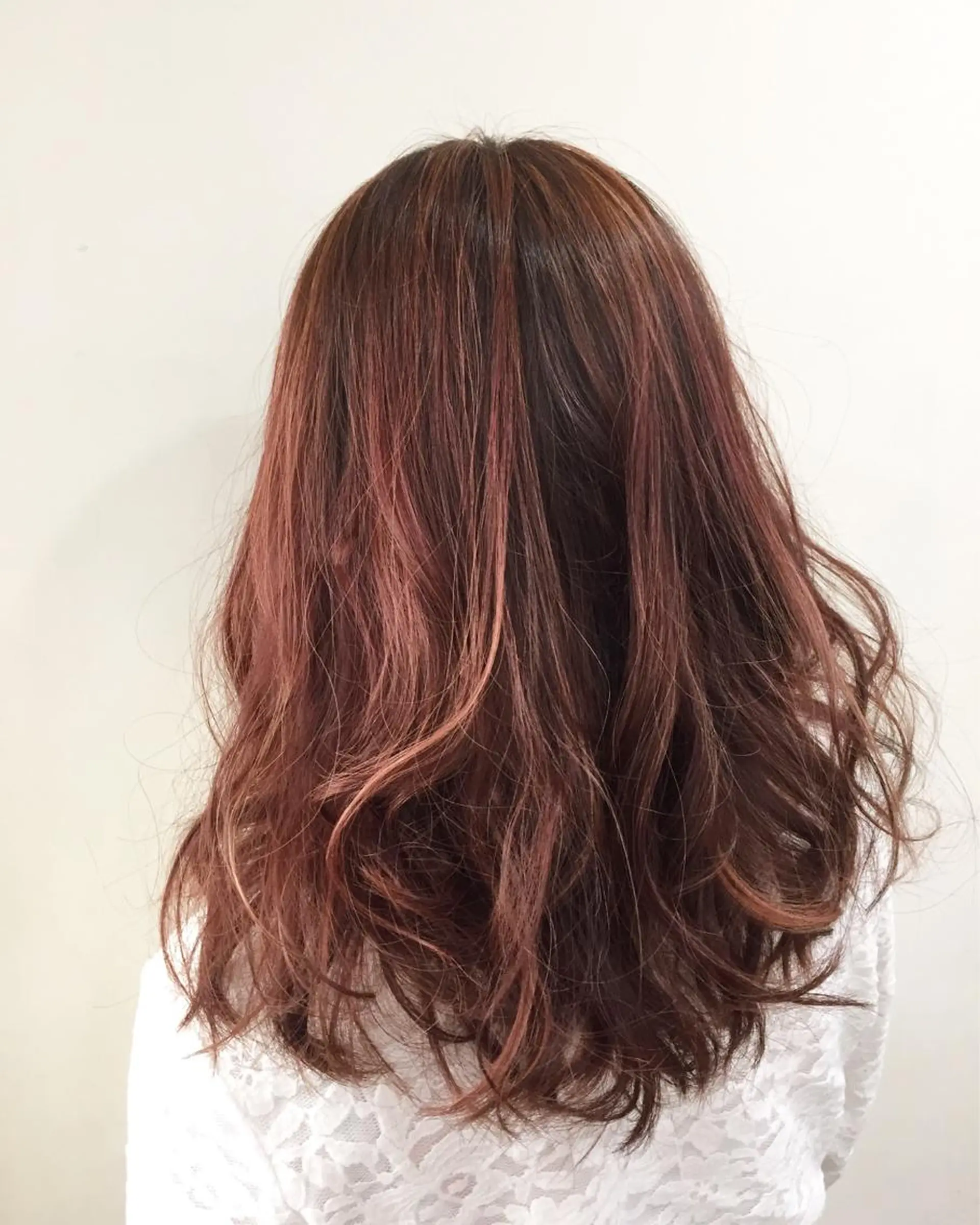 セミロング カラー ブラウンカラー ハイライトカラー ピンクカラー ピンクブラウン ハイライト 🌛ダブルカラー 🌜SAYAKAのヘアスタイル