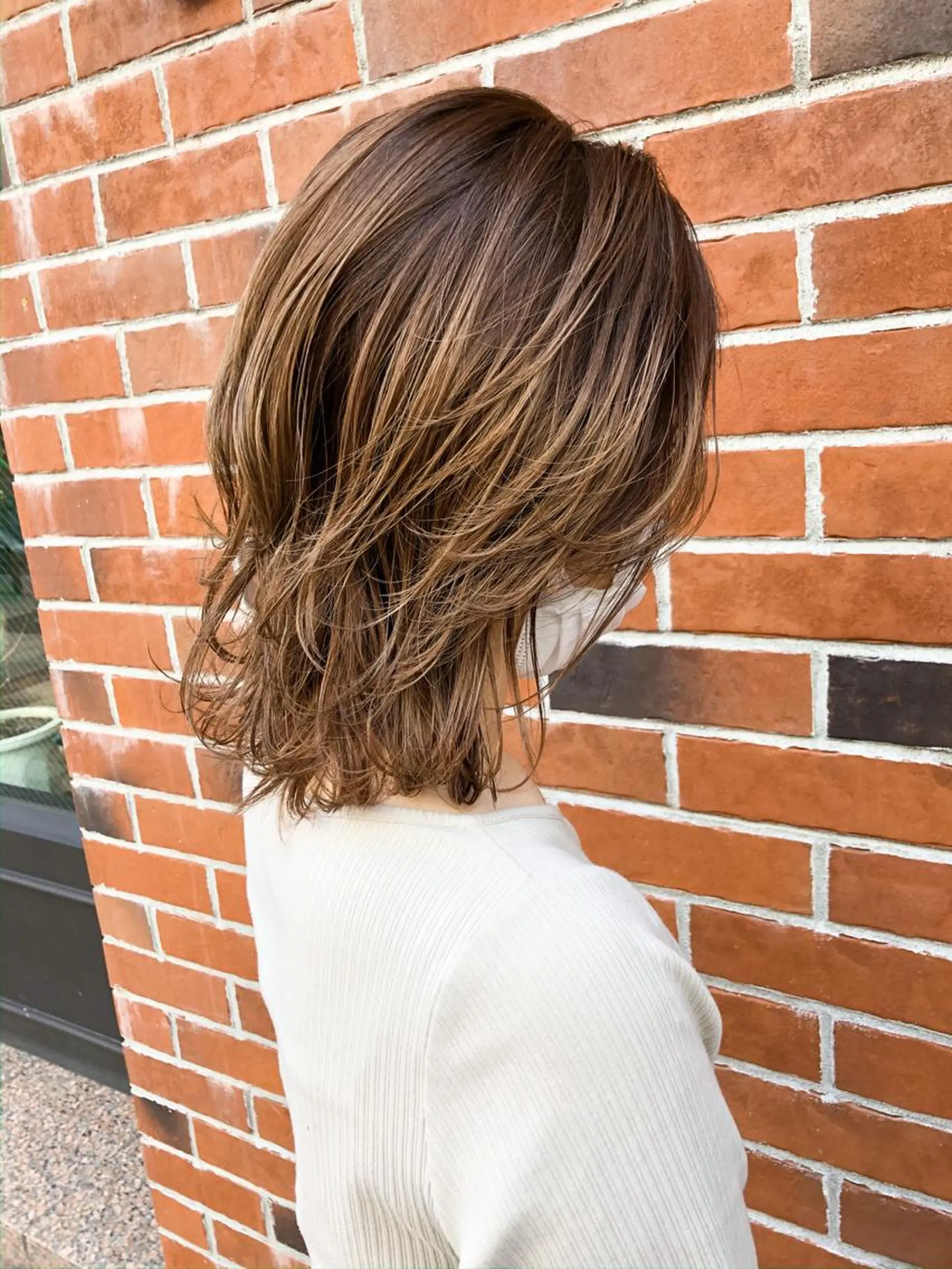ミディアム レイヤーカット 外ハネヘア カット ヘアカラー トリートメント シンタニナオト /梅田茶屋町のヘアスタイル