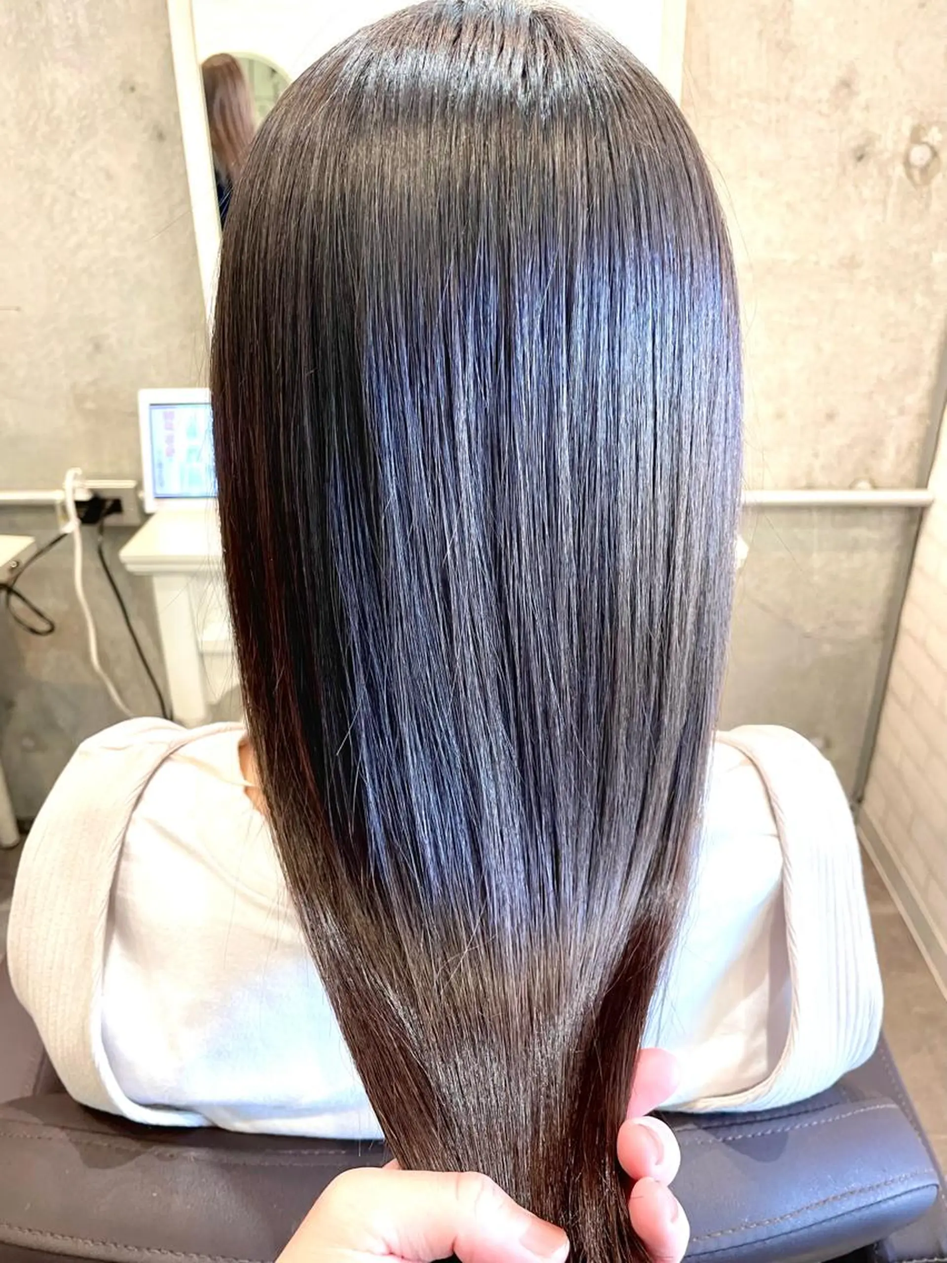 セミロング パーマ 岡屋 瞬のヘアスタイル