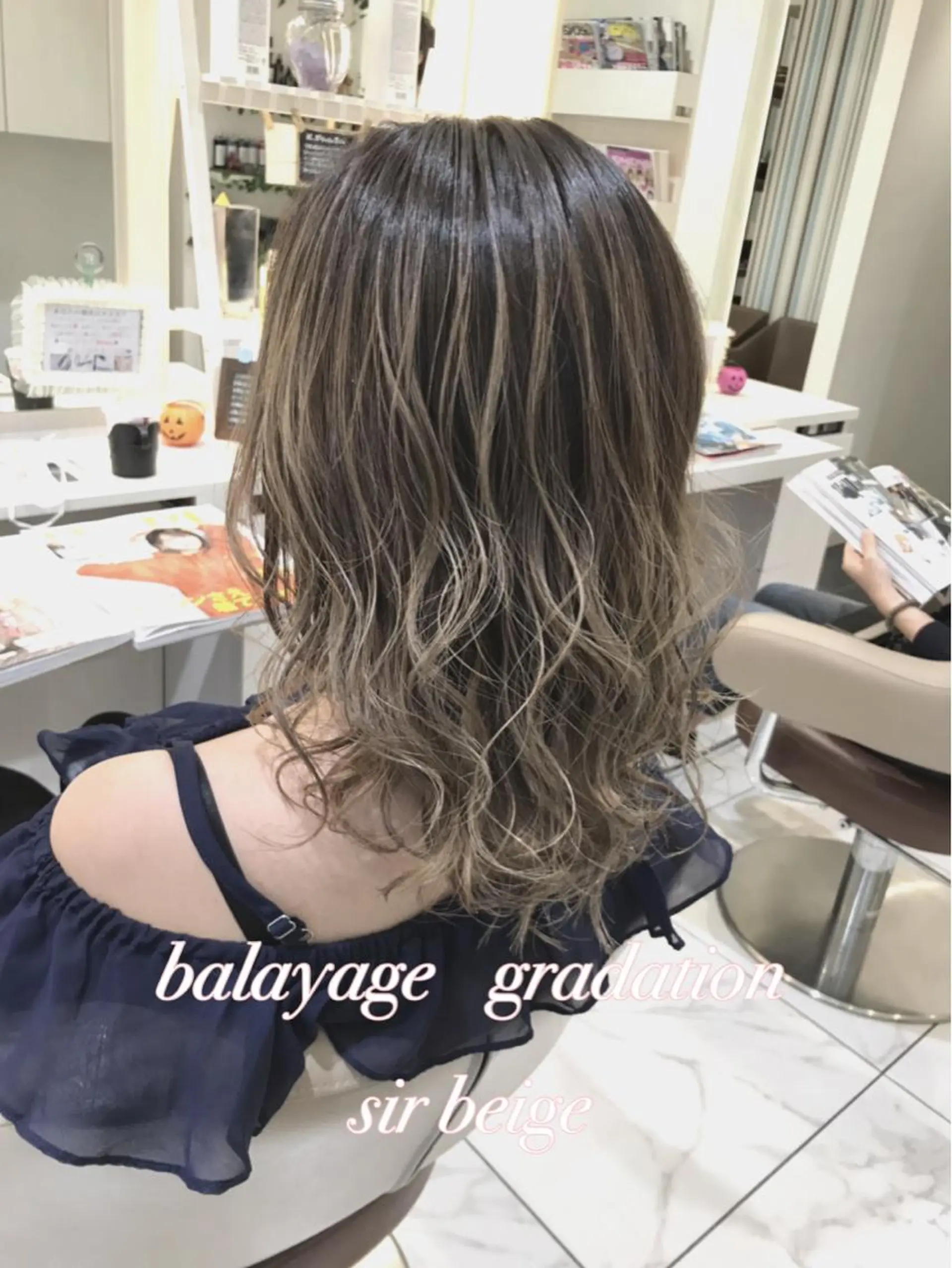 ミディアム カラー バレイヤージュ ベージュカラー グラデーションカラー レイヤーカット カット ヘアカラー 山崎俊輔/髪質改善 /バレイヤージュのヘアスタイル