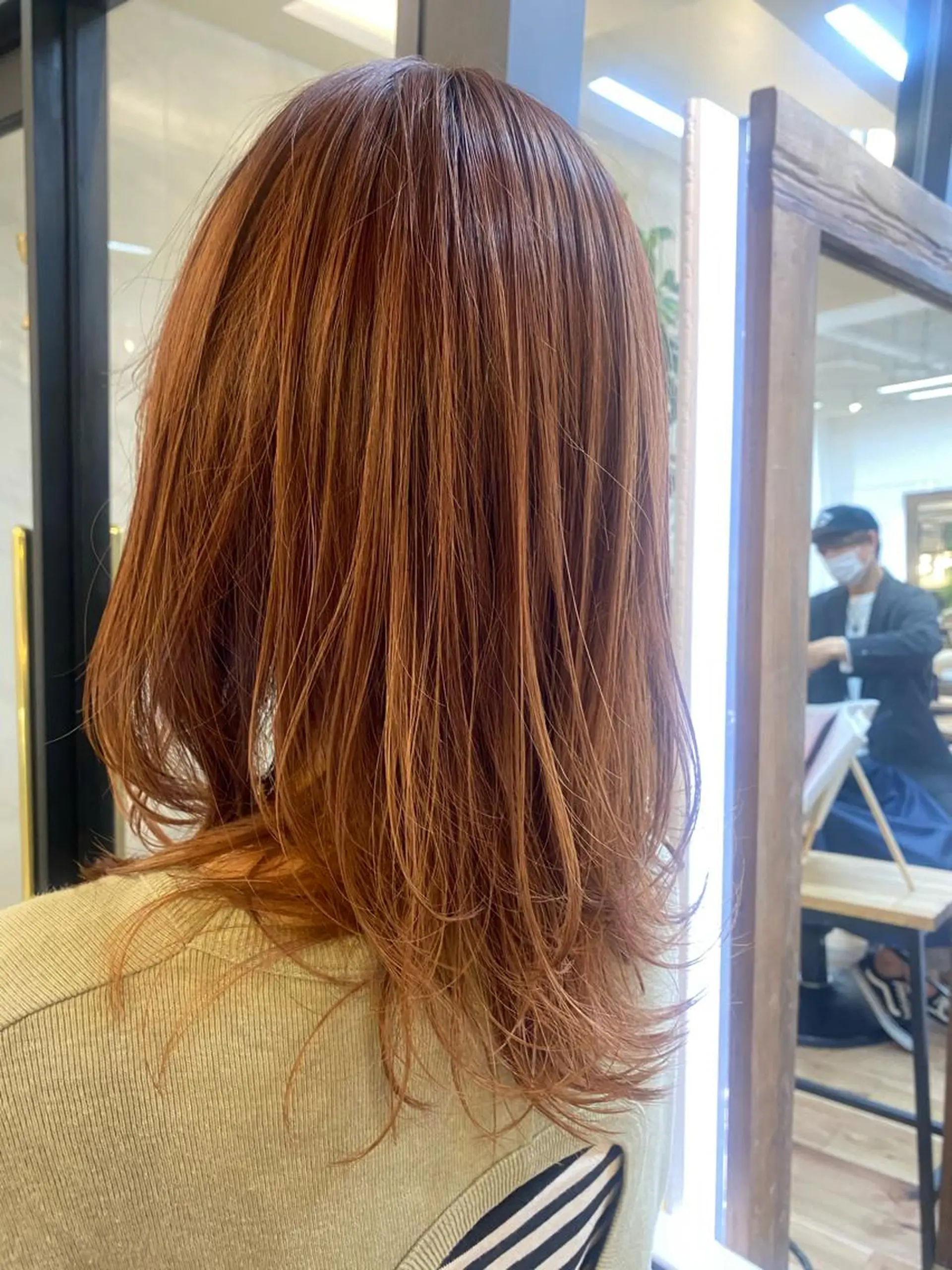 セミロング ウルフカット おおつき ありかのヘアスタイル