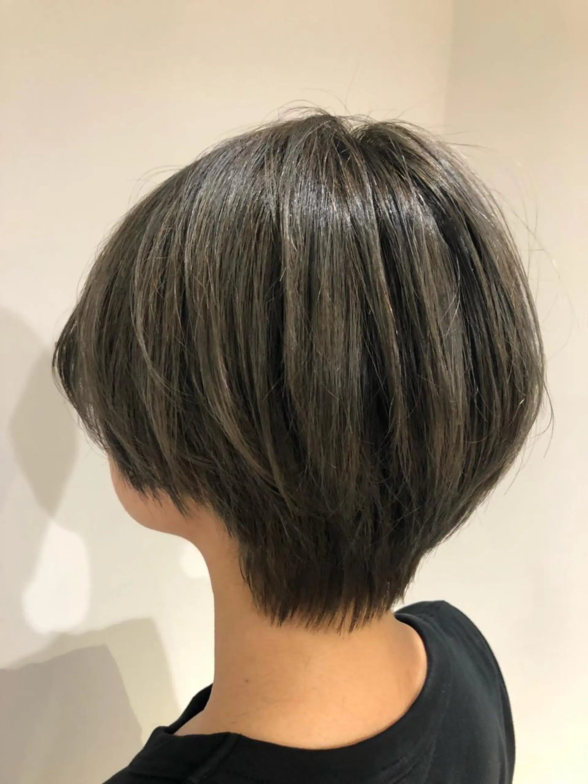 ショート カラー ブリーチ グレージュ scene.池袋所属・scene. haraのヘアスタイル