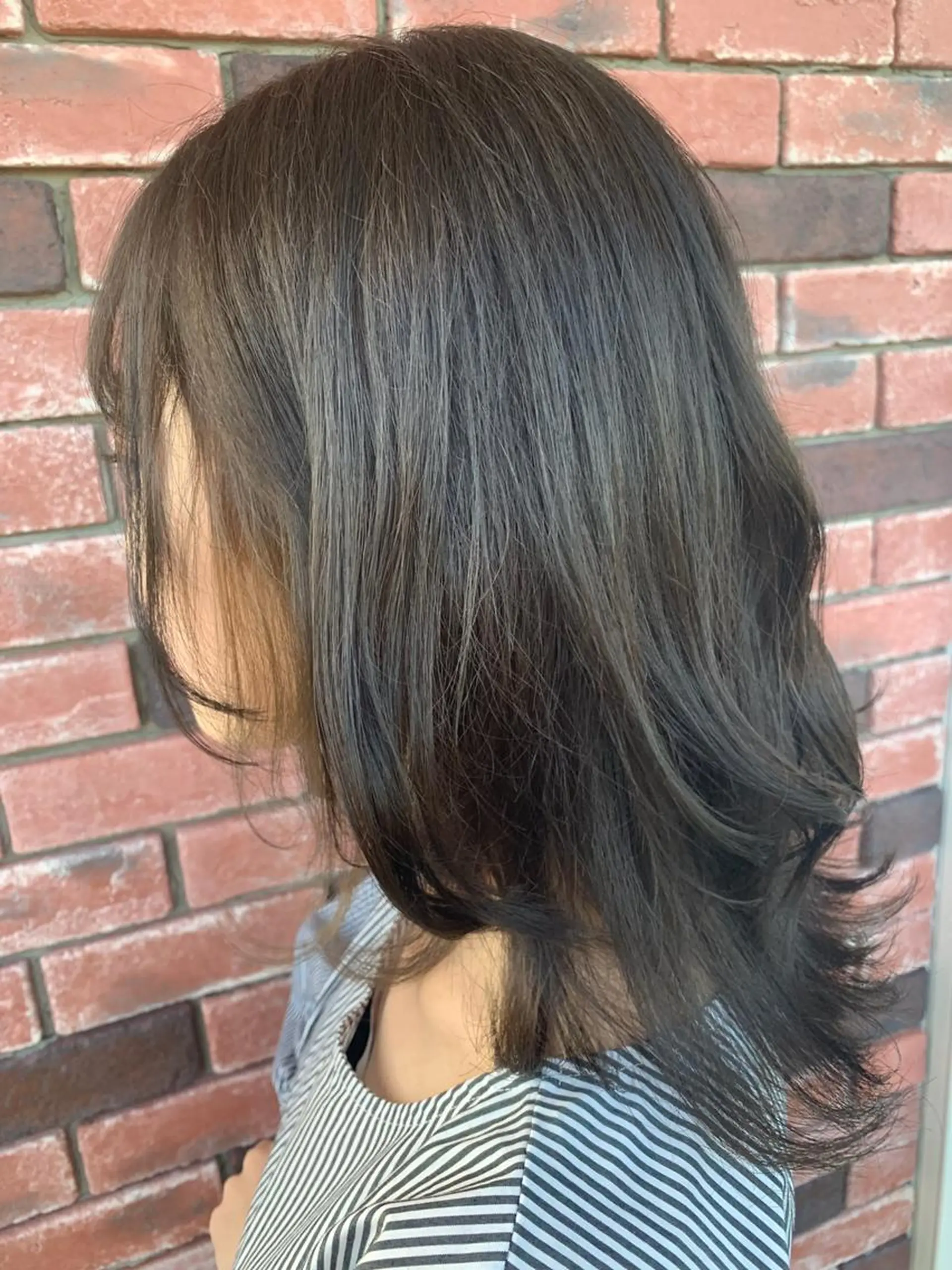 セミロング カラー グレージュ ウルフカット 工藤 萌香のヘアスタイル