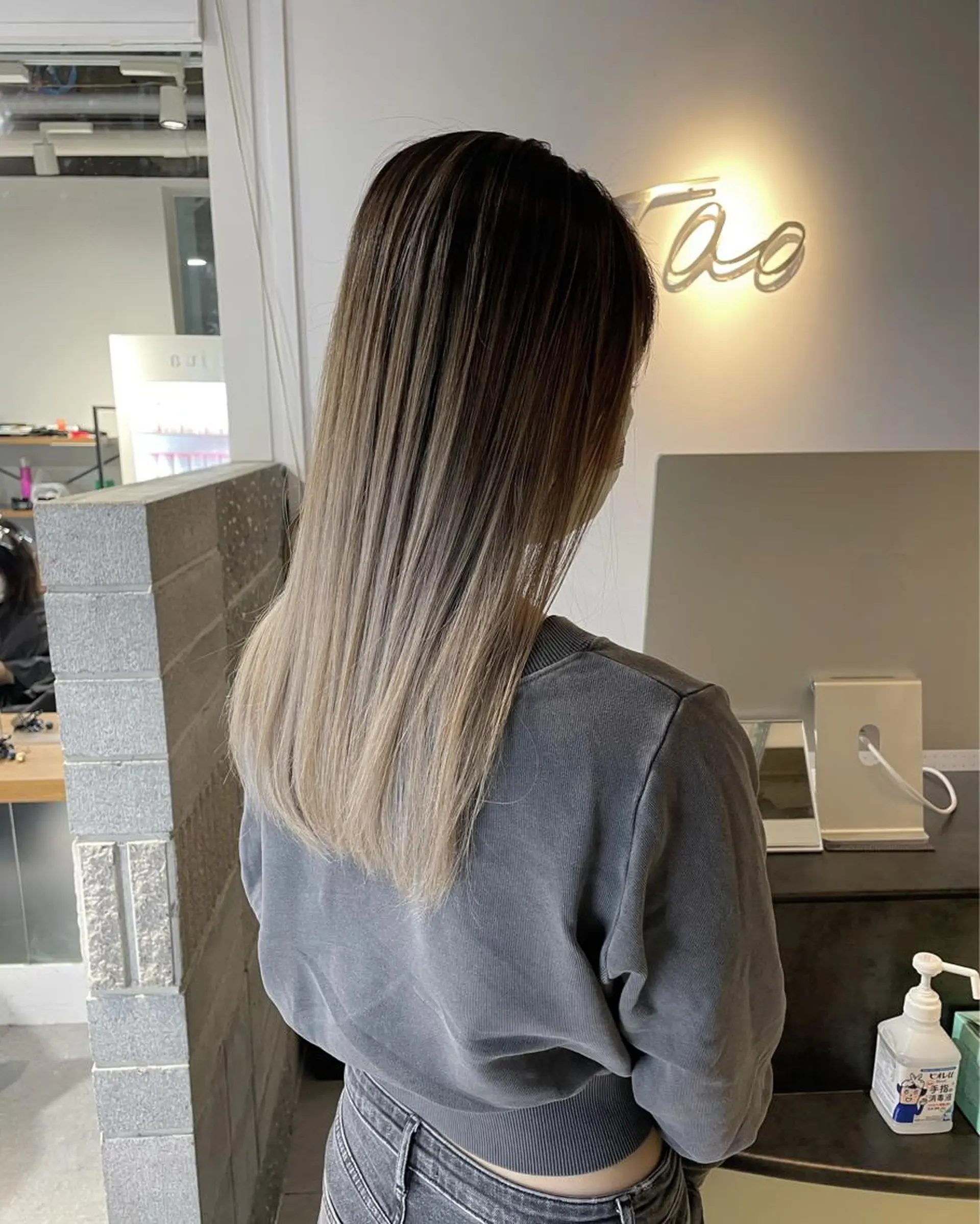 ロング カラー グラデーションカラー ヘアカラー トリートメント Tao所属・藤川 大智のヘアスタイル