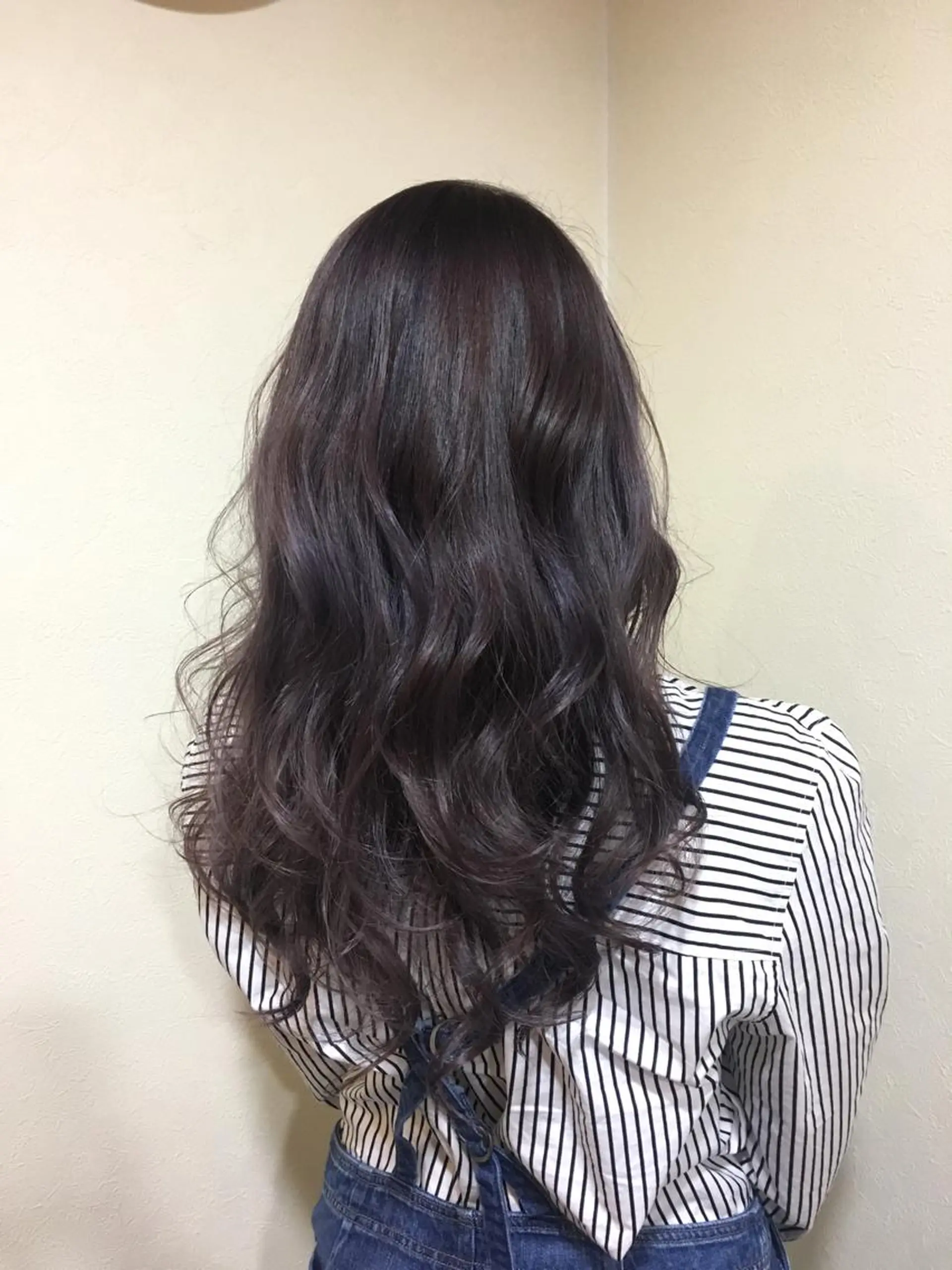 カラー 工藤 綾華のヘアスタイル