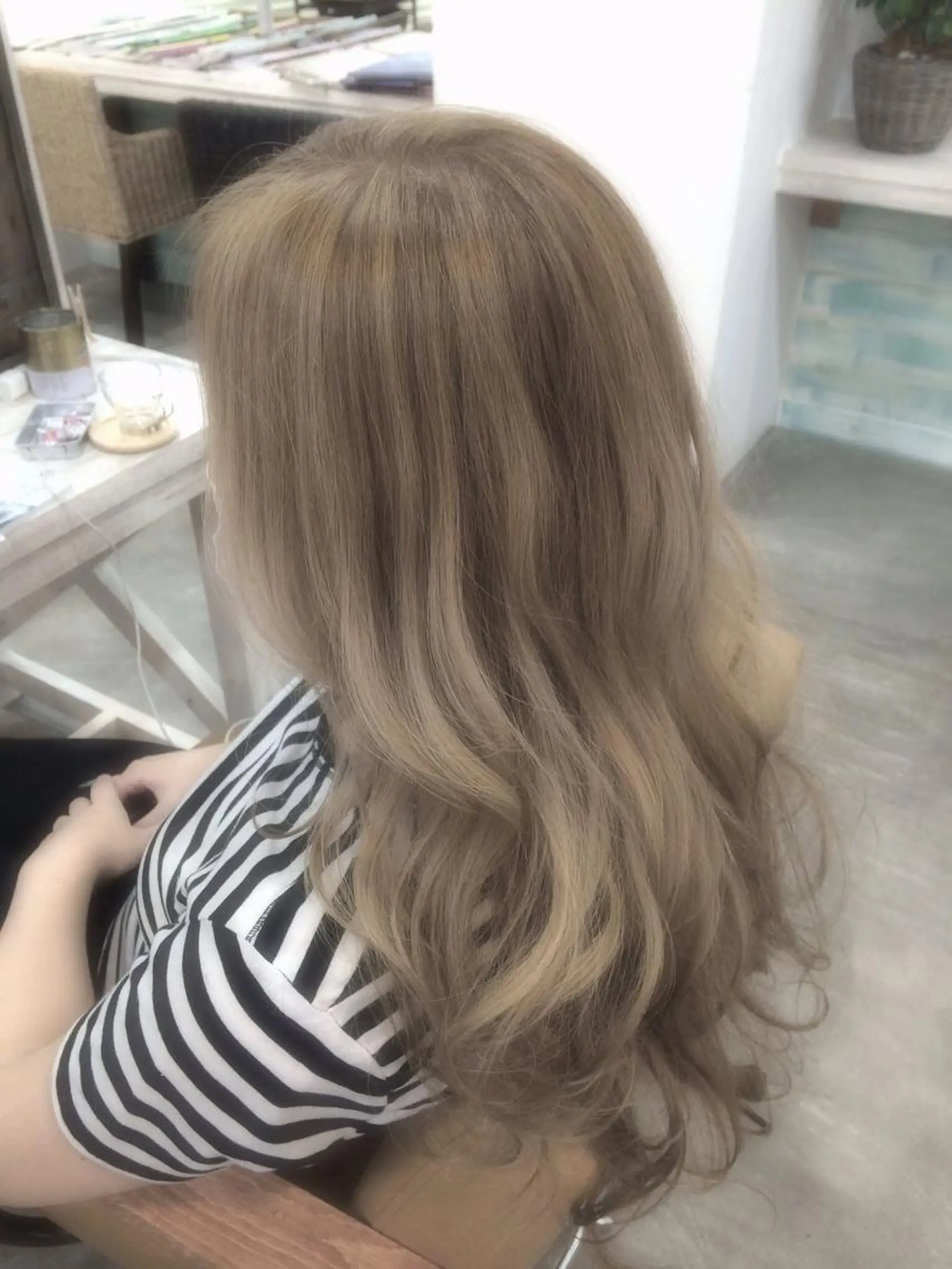 ミディアム セミロング ロング カラー パーマ ヘアアレンジ ベージュカラー グラデーションカラー ミルクティーベージュ 外国人風カラー filo byFeria渋谷所属・縮毛矯正/美髪 髪質改善/石田幸輔のヘアスタイル