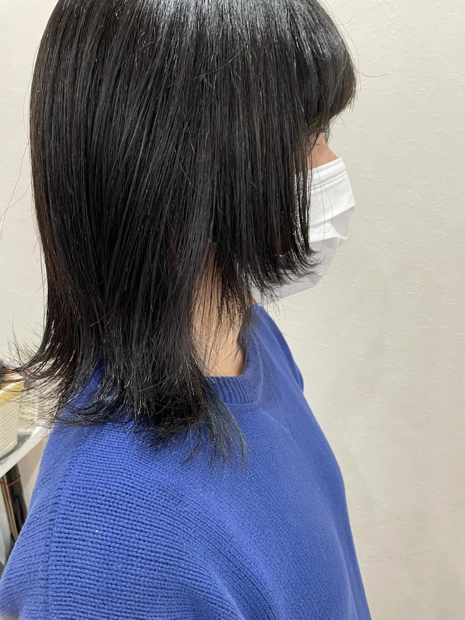 ミディアム カラー 佐治 梨乃のヘアスタイル